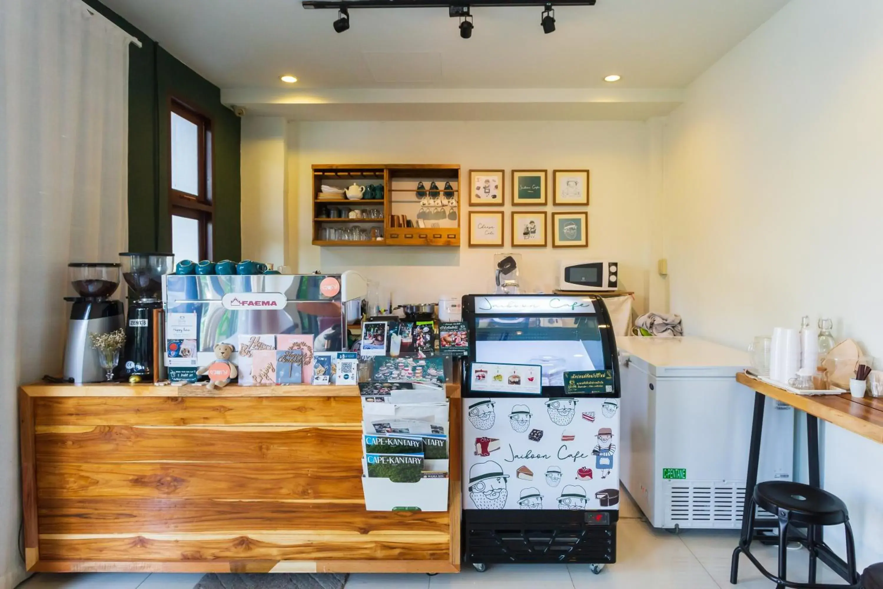 Coffee/tea facilities in Le Canal Boutique House