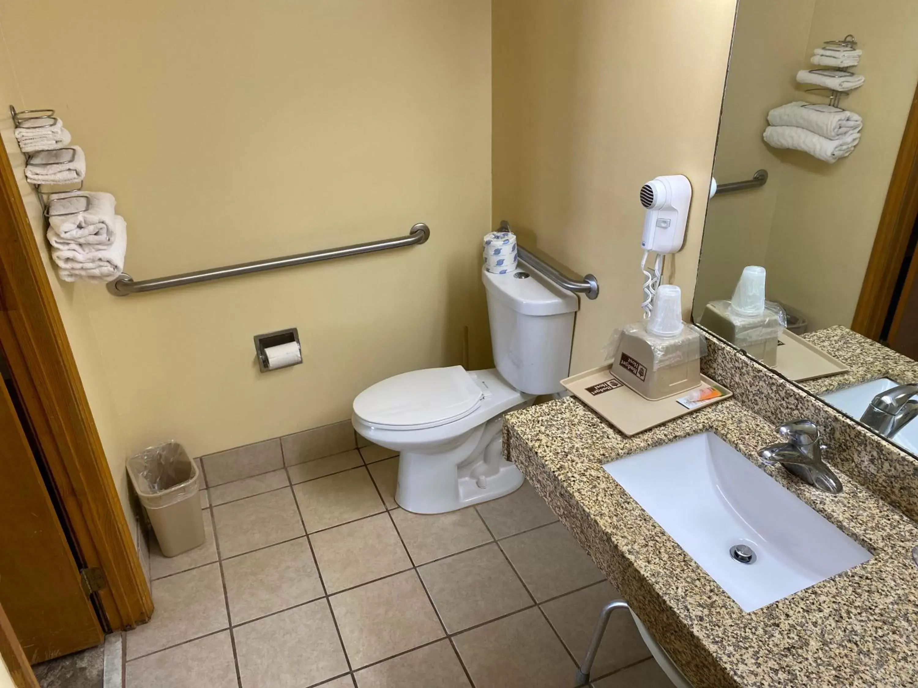 Bathroom in Budget Host Inn - Baxley