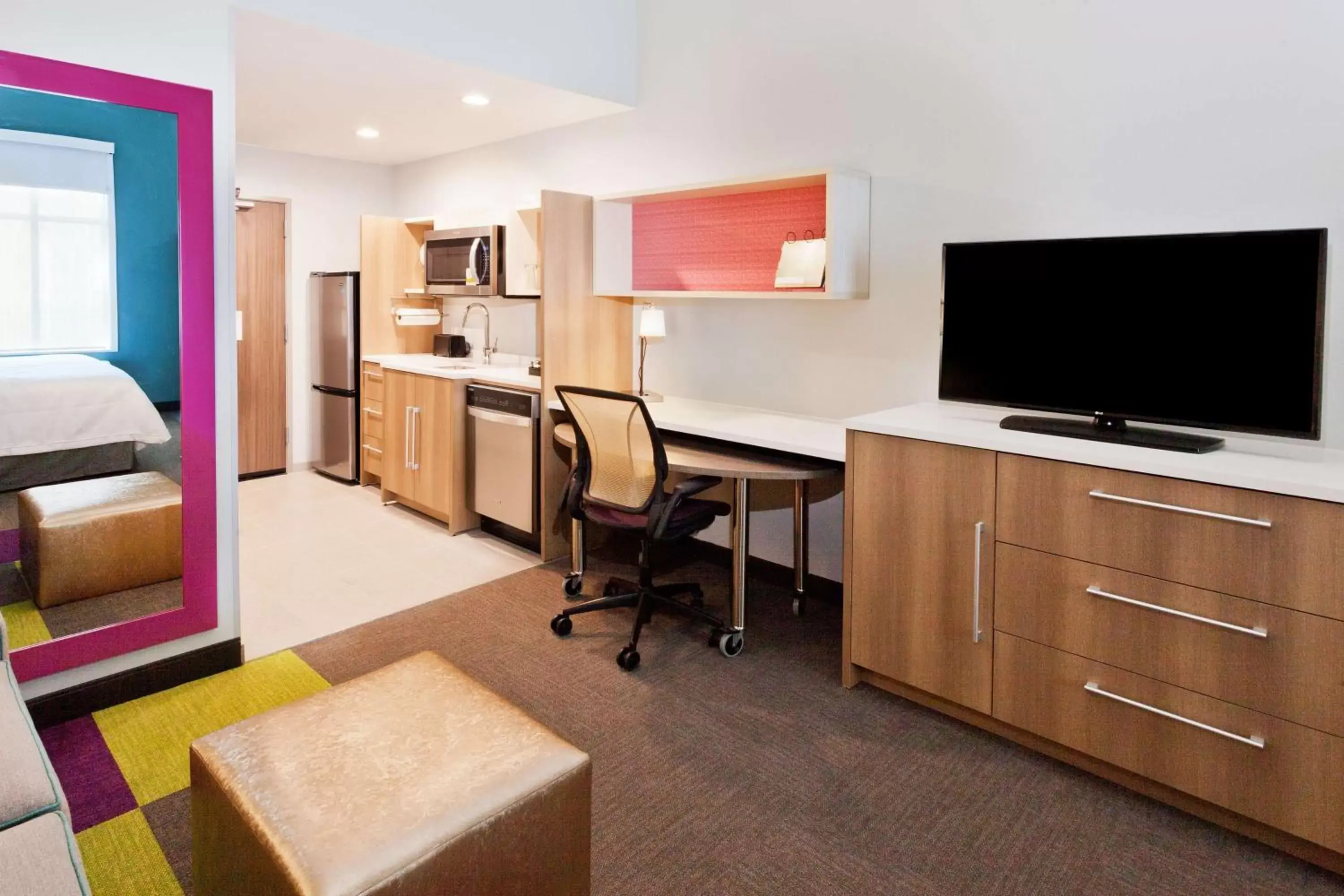 Bedroom, TV/Entertainment Center in Home2 Suites By Hilton Alpharetta, Ga