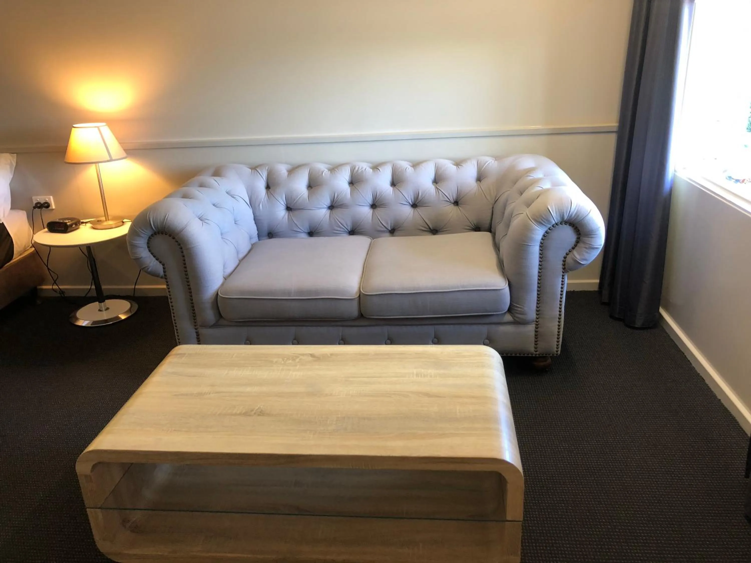 Seating area in Dog Rock Motel