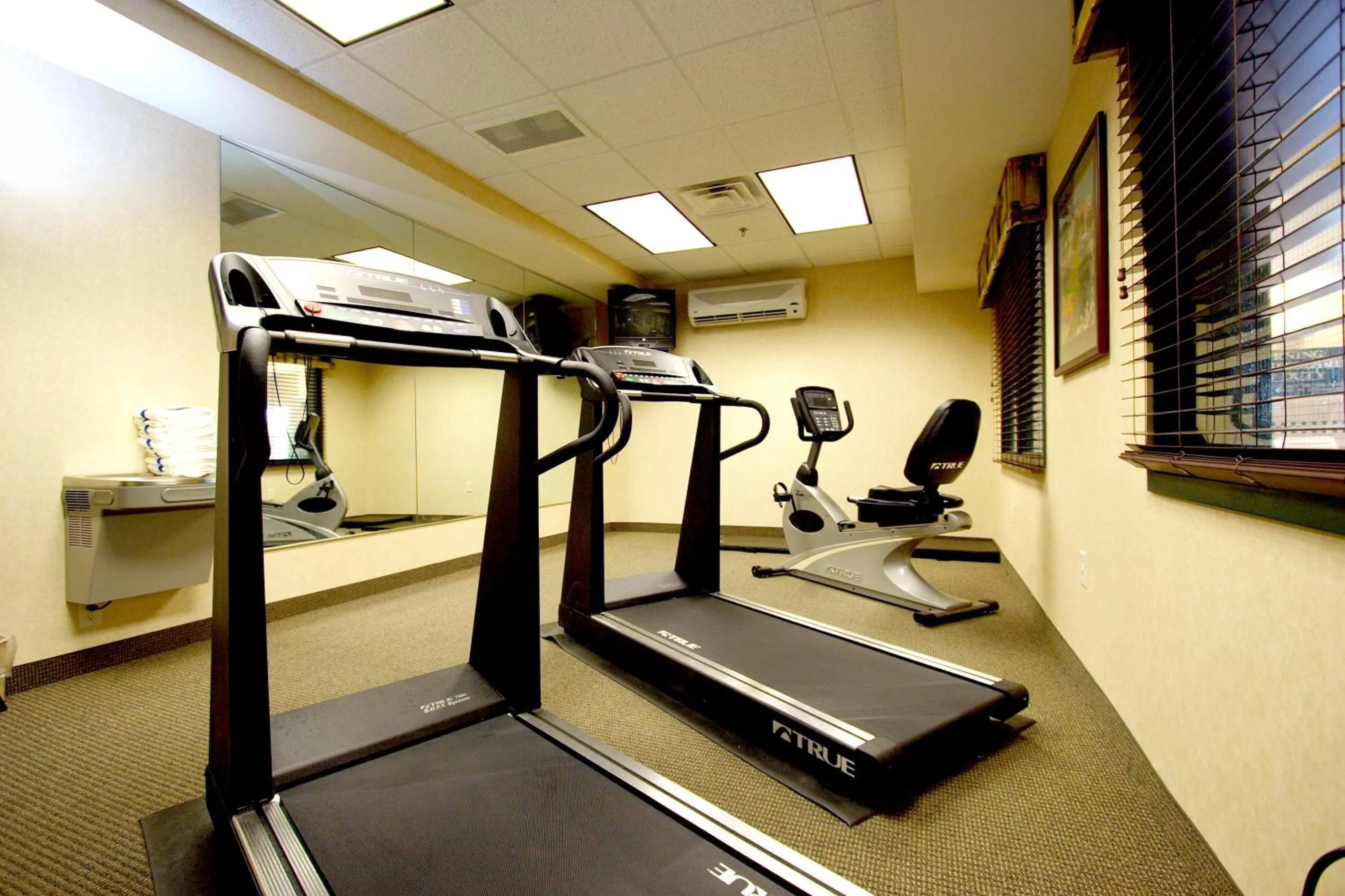 Fitness centre/facilities in Country Inn & Suites by Radisson, St Cloud East, MN