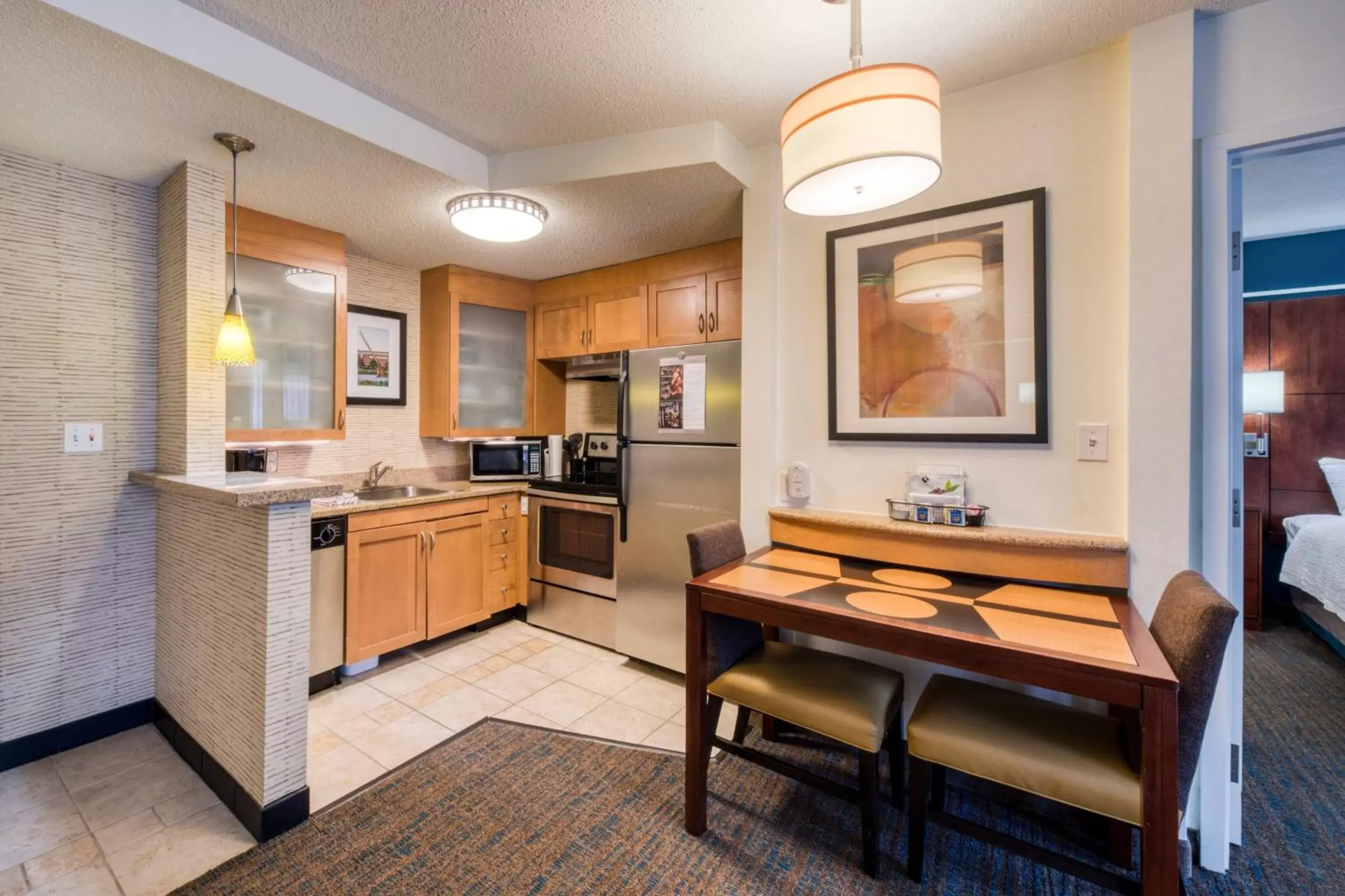 Bedroom, Kitchen/Kitchenette in Residence Inn by Marriott Chapel Hill