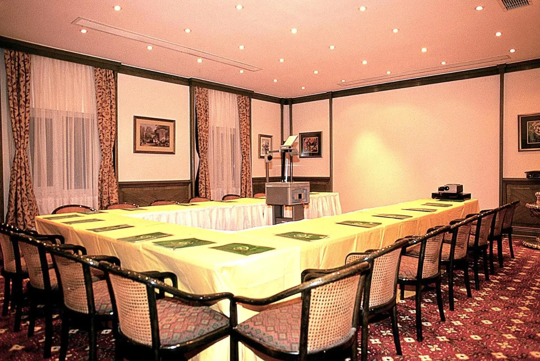 Meeting/conference room in Istanbul Royal Hotel