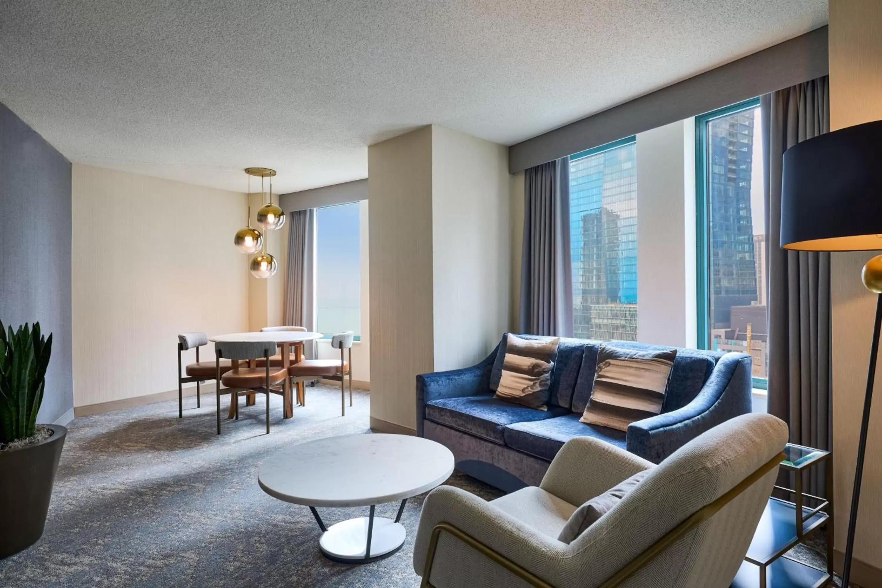 Photo of the whole room, Seating Area in Sheraton Grand Chicago Riverwalk