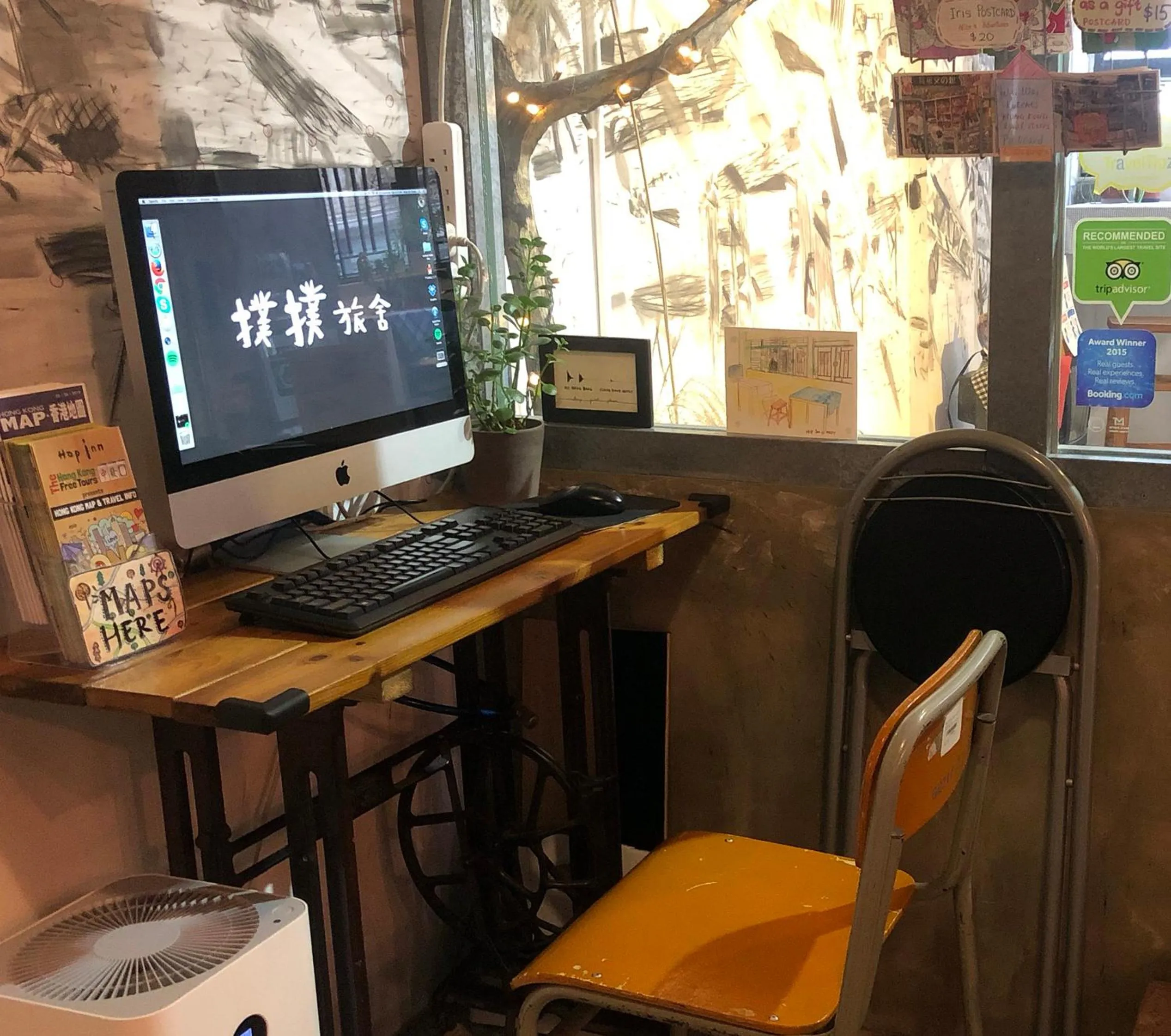 Communal lounge/ TV room in Hop Inn