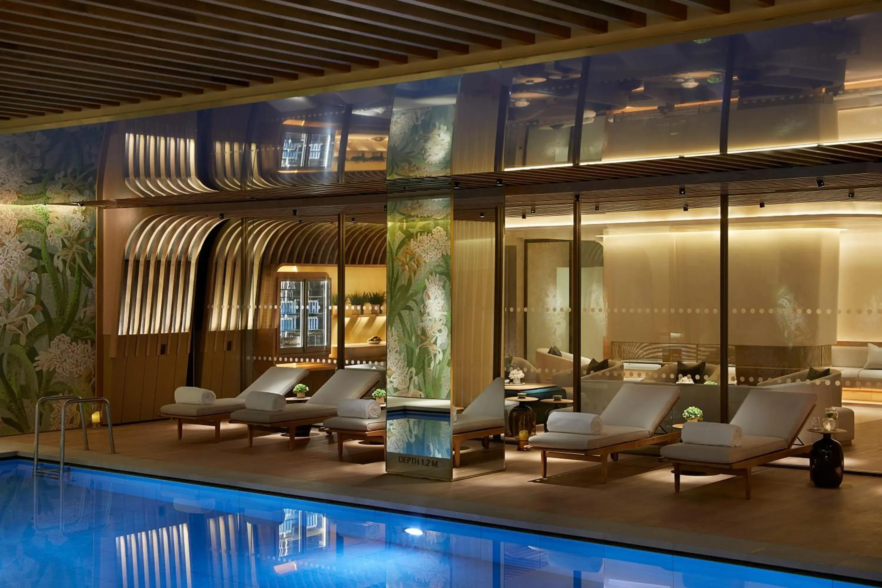 Swimming pool in 45 Park Lane - Dorchester Collection