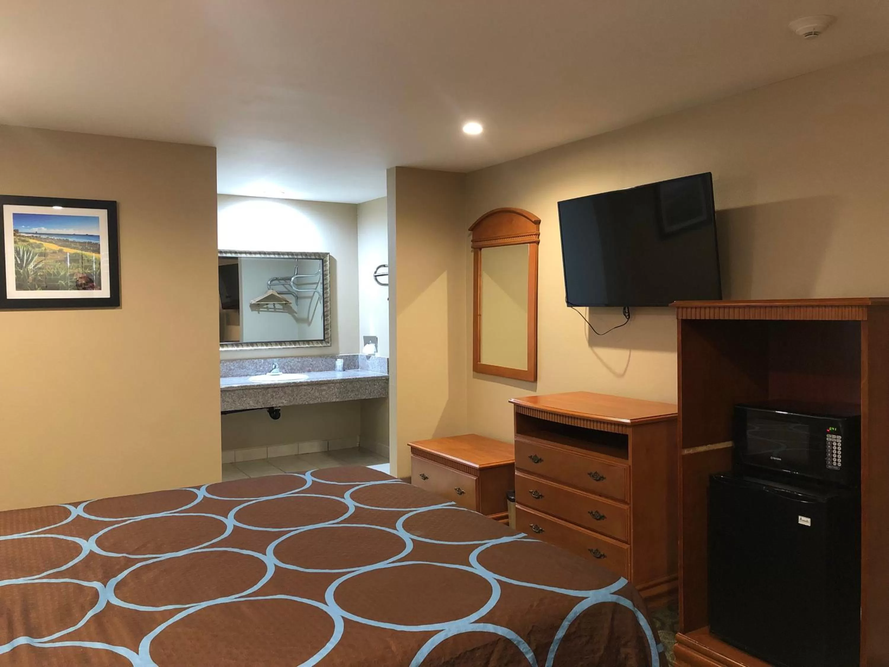 Bed in Orange Tustin Inn in Orange