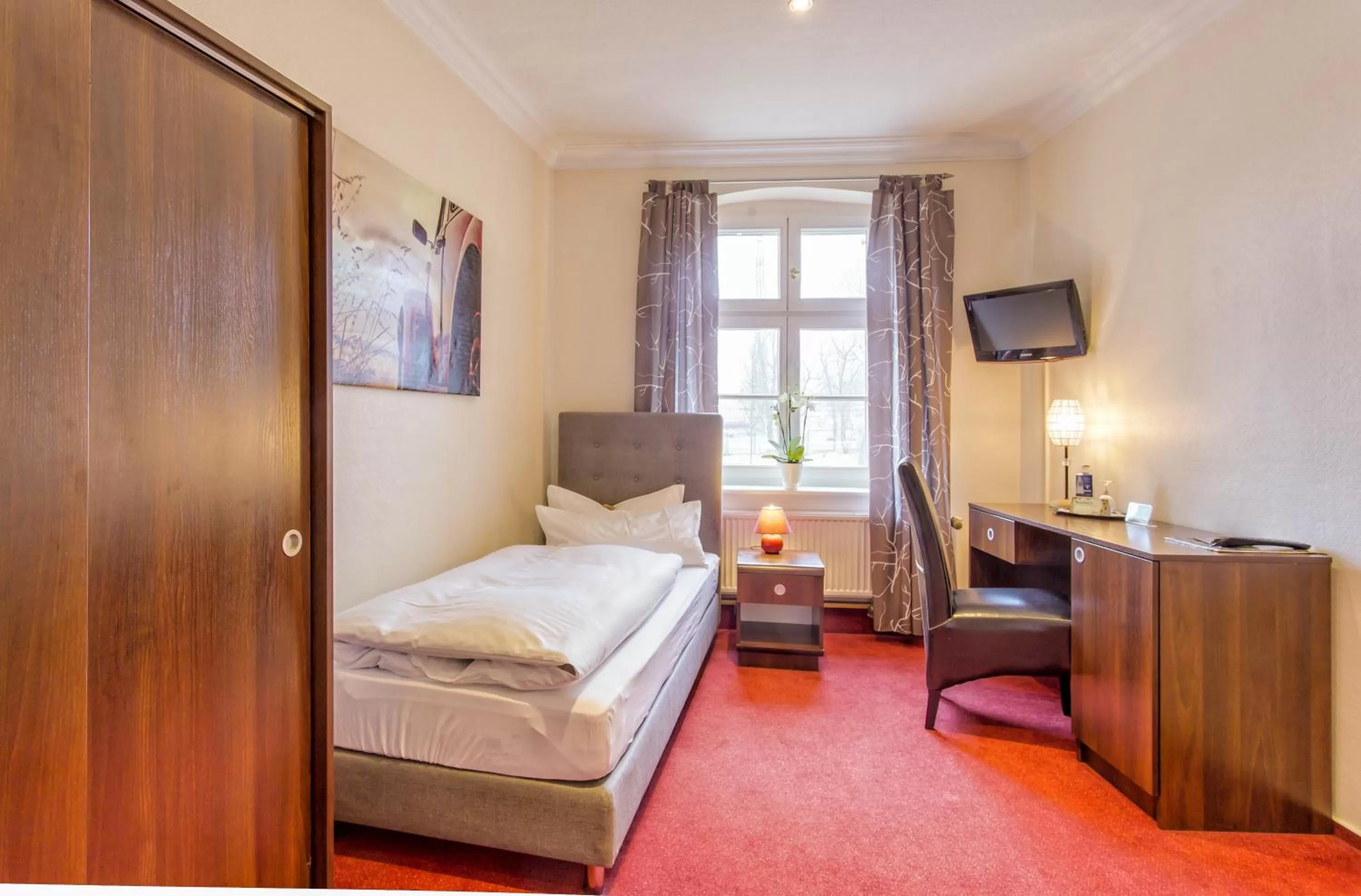 Photo of the whole room, Bed in Hotel Zur Alten Oder- Frankfurt-Oder