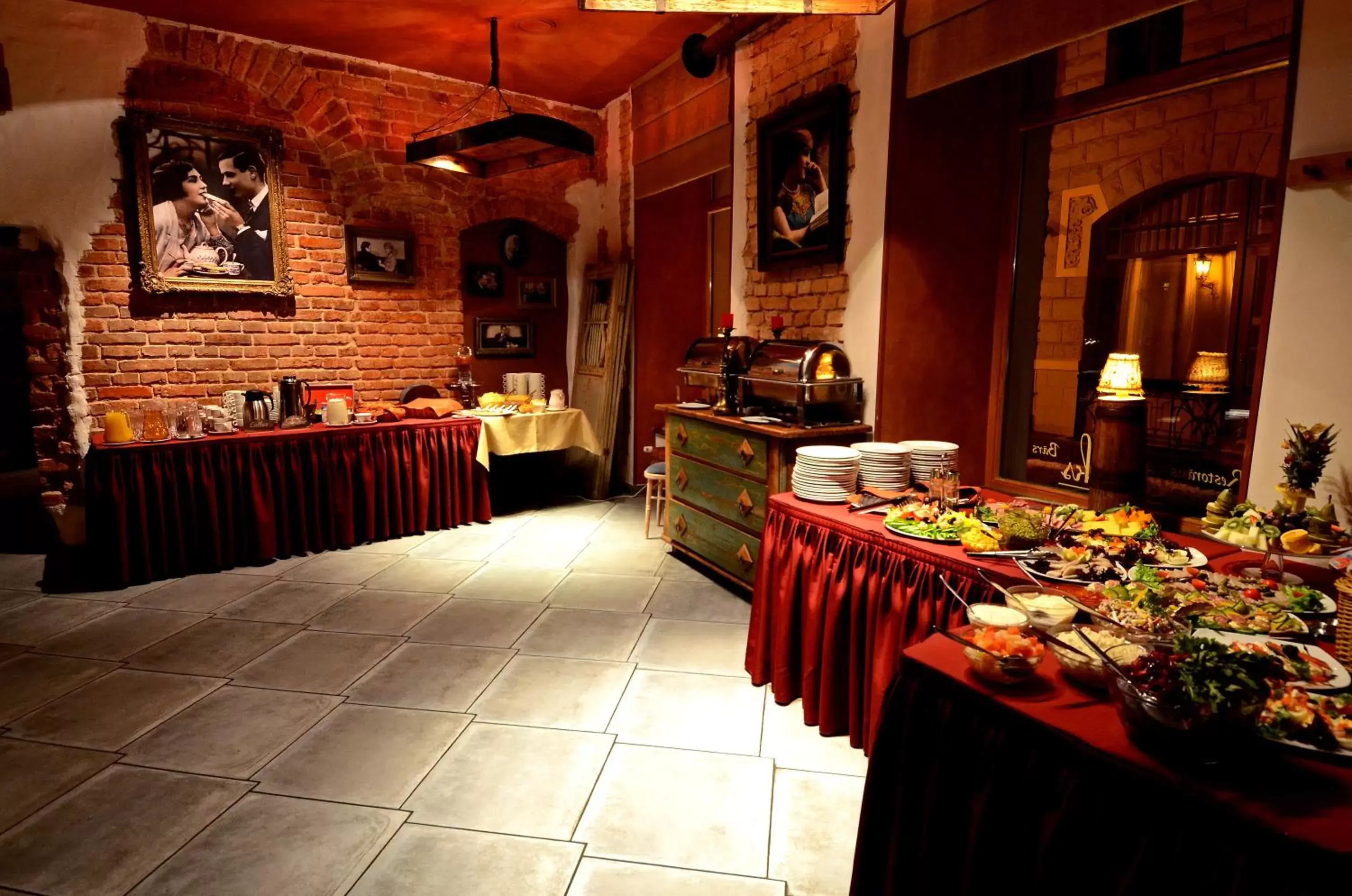 Banquet/Function facilities, Restaurant/Places to Eat in Hotel Justus