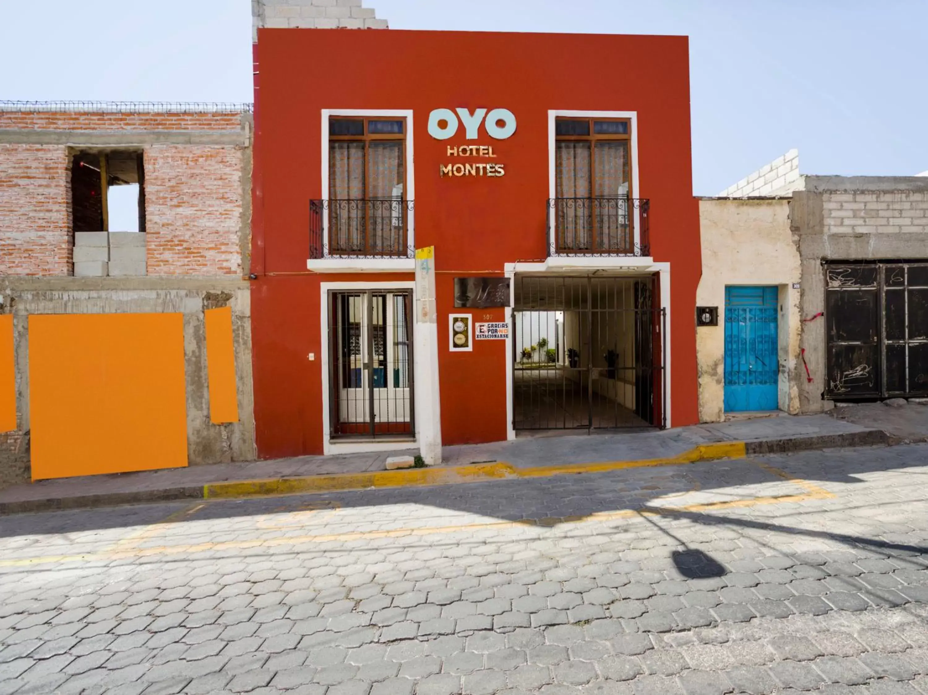 Facade/entrance, Property Building in OYO Hotel Montes, Atlixco Puebla