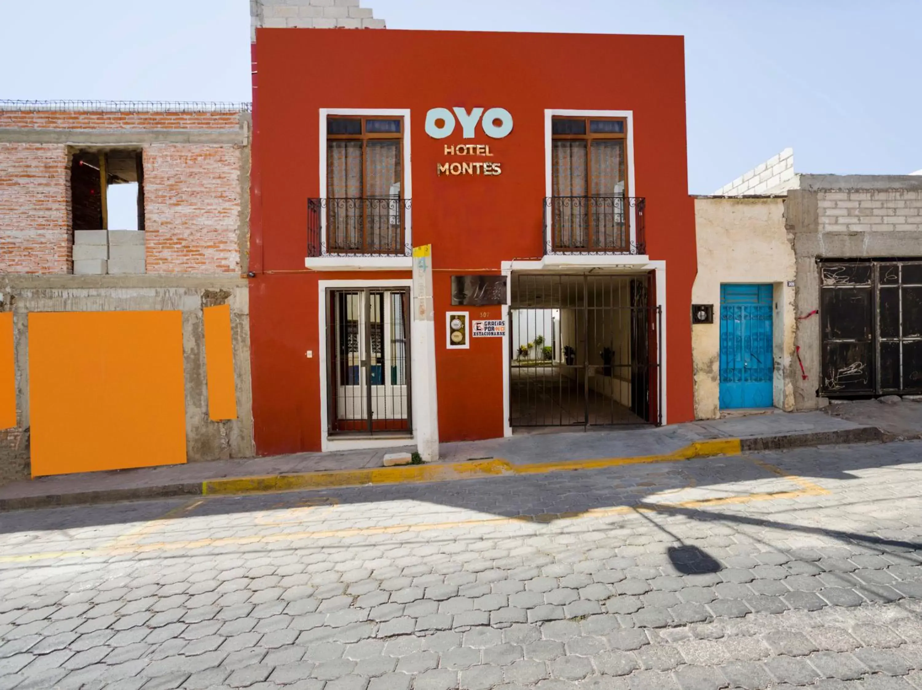 Facade/entrance in OYO Hotel Montes, Atlixco Puebla Facade/entrance in OYO Hotel Montes, Atlixco Puebla