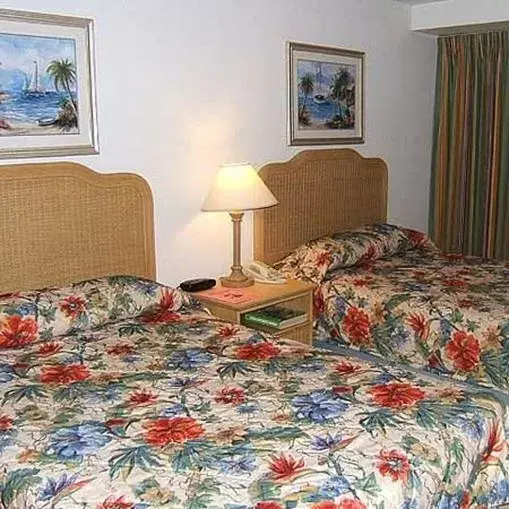 Photo of the whole room, Bed in Castaways Resort & Suites Grand Bahama Island