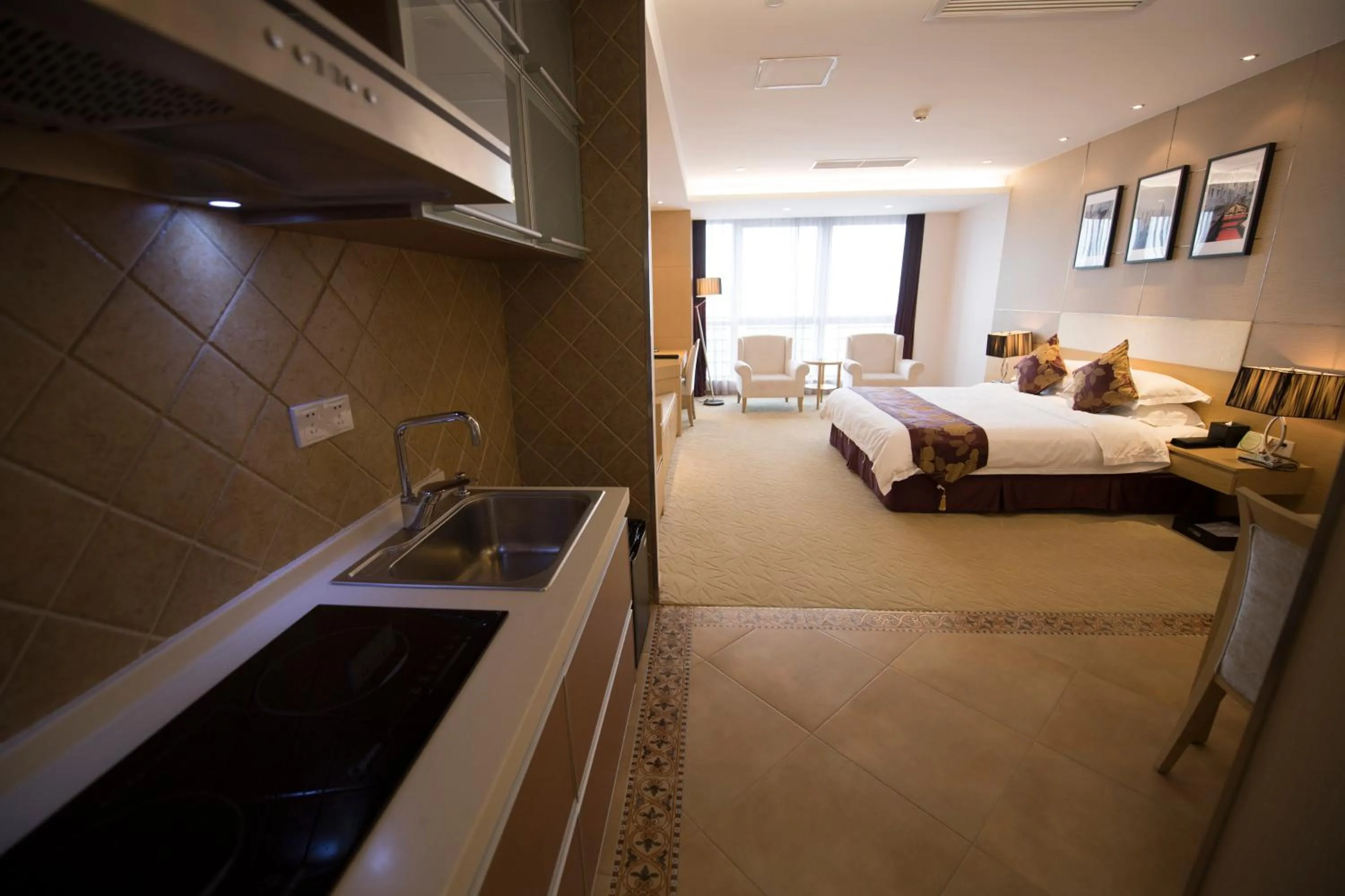 Bed in Suzhou Sun Plaza Hotel