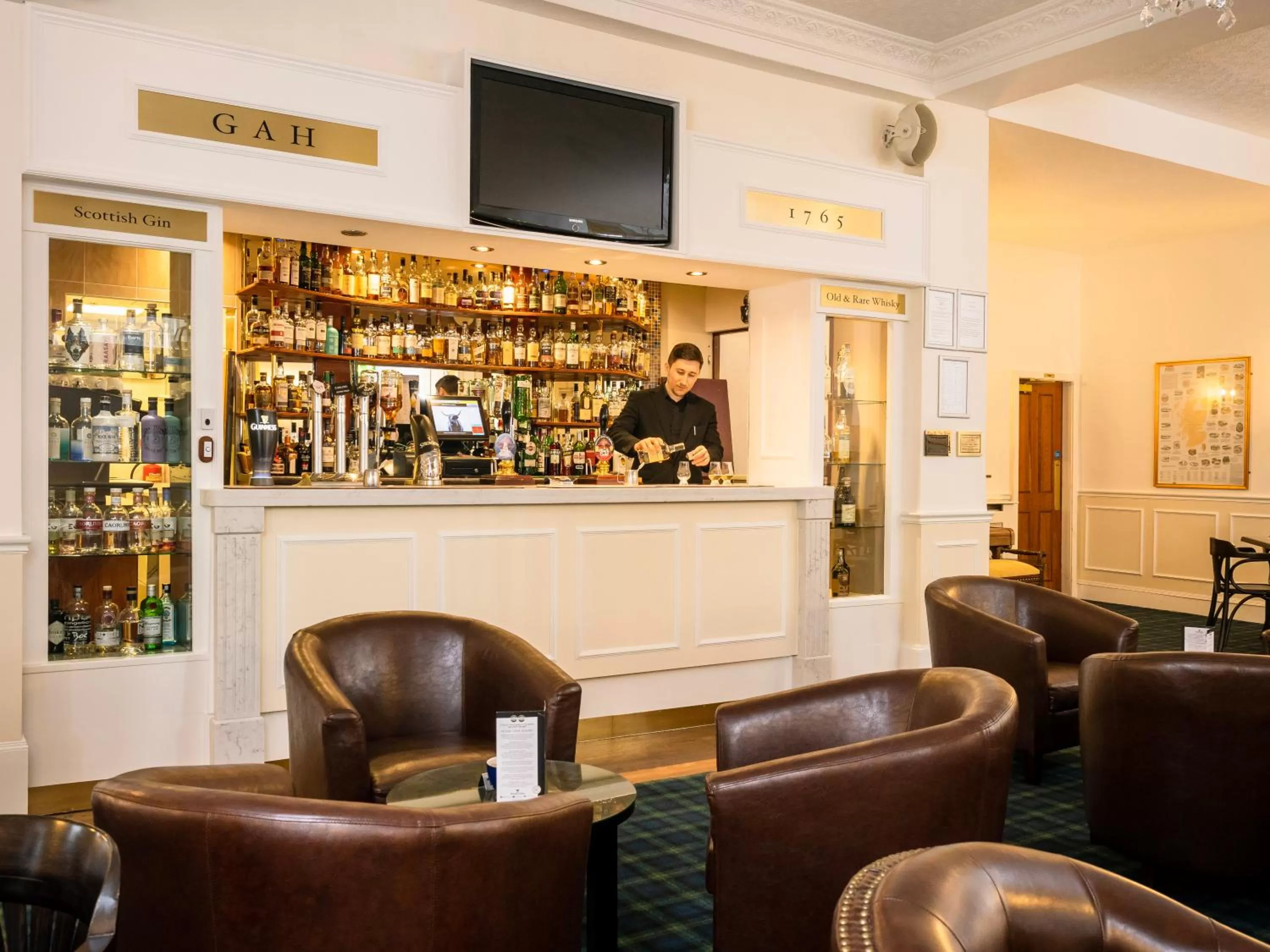 Lounge or bar in Grant Arms Hotel
