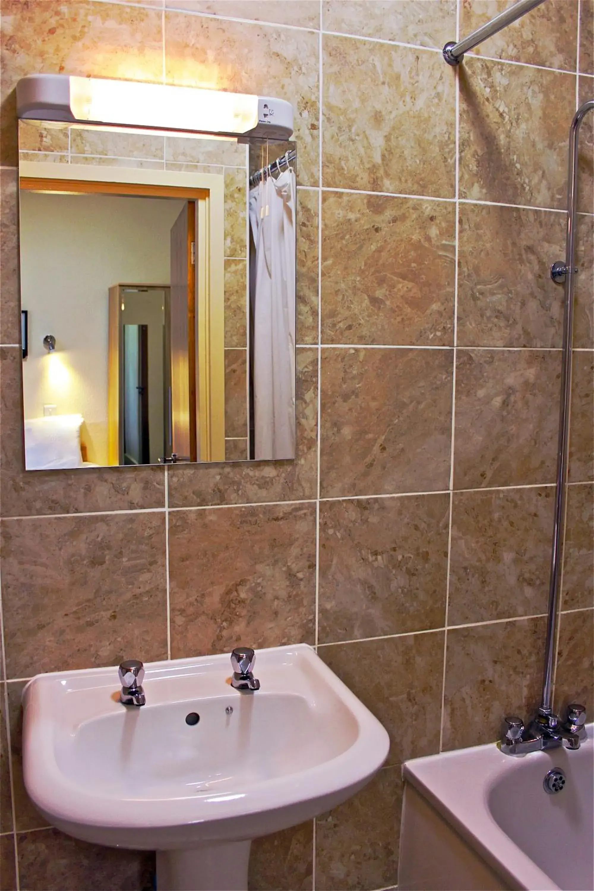Bathroom in OYO Central Hotel Golders Green