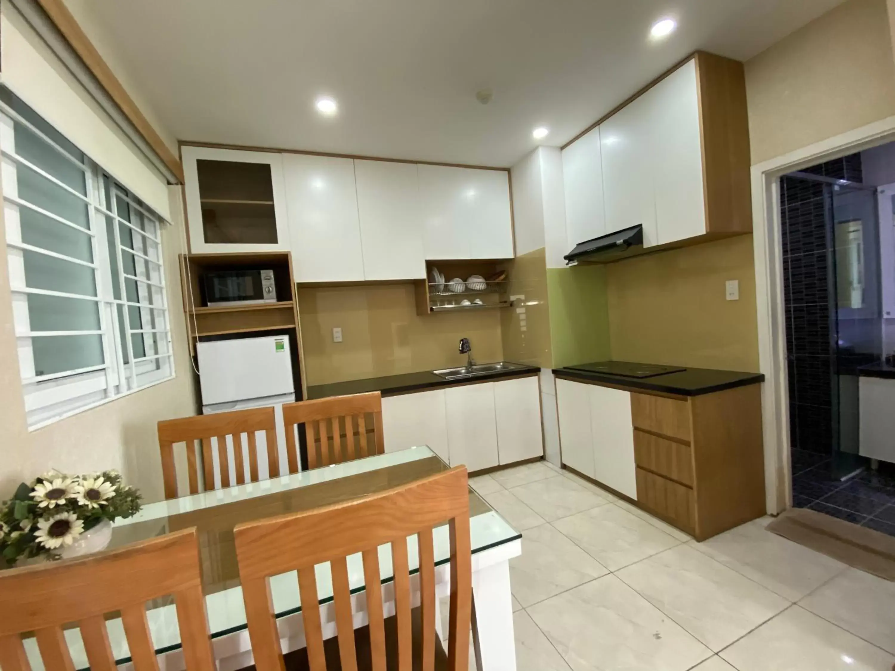 Kitchen or kitchenette, Kitchen/Kitchenette in Gold Ocean Apartment