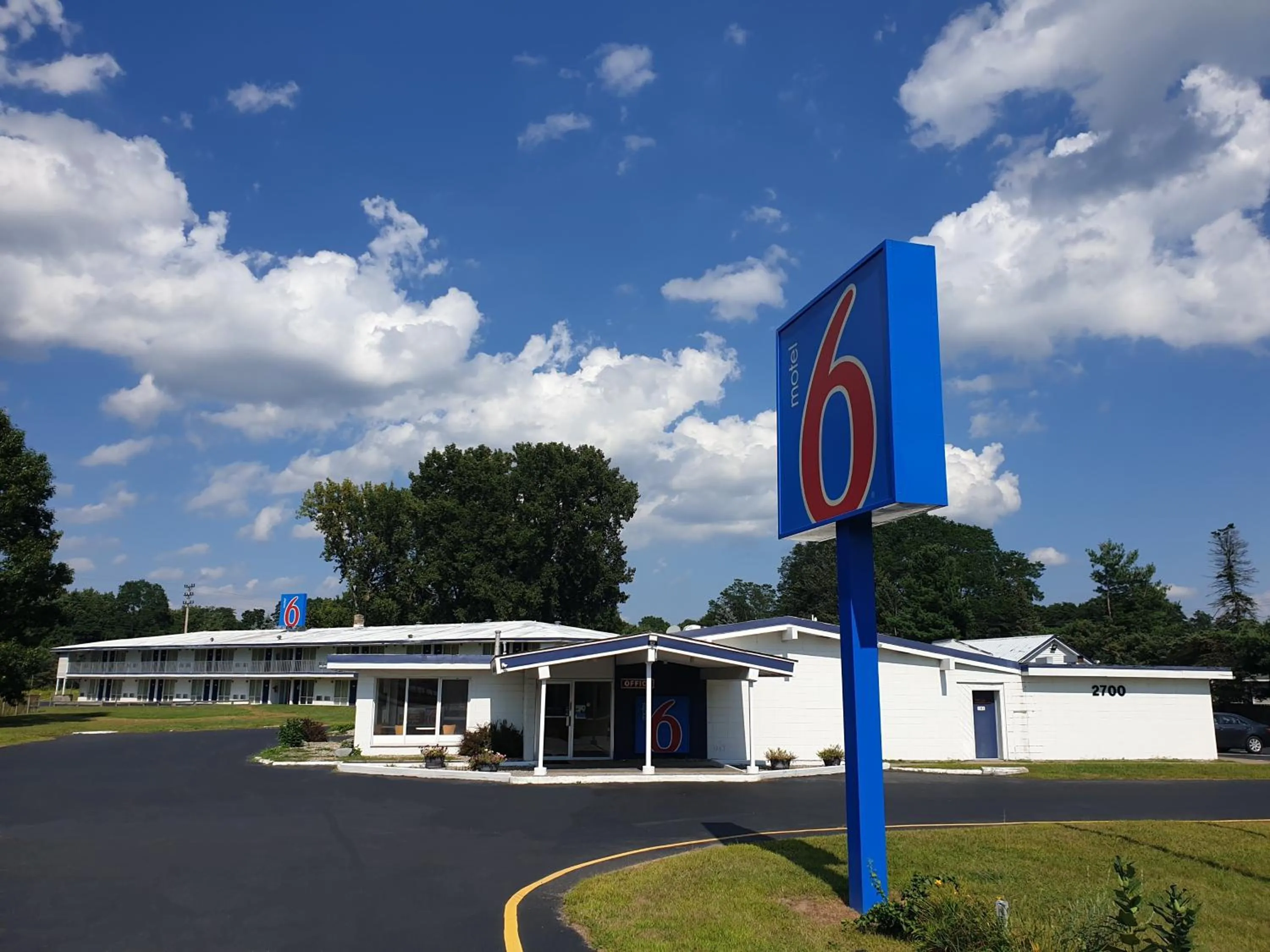 Property building in Motel 6-Schenectady, NY