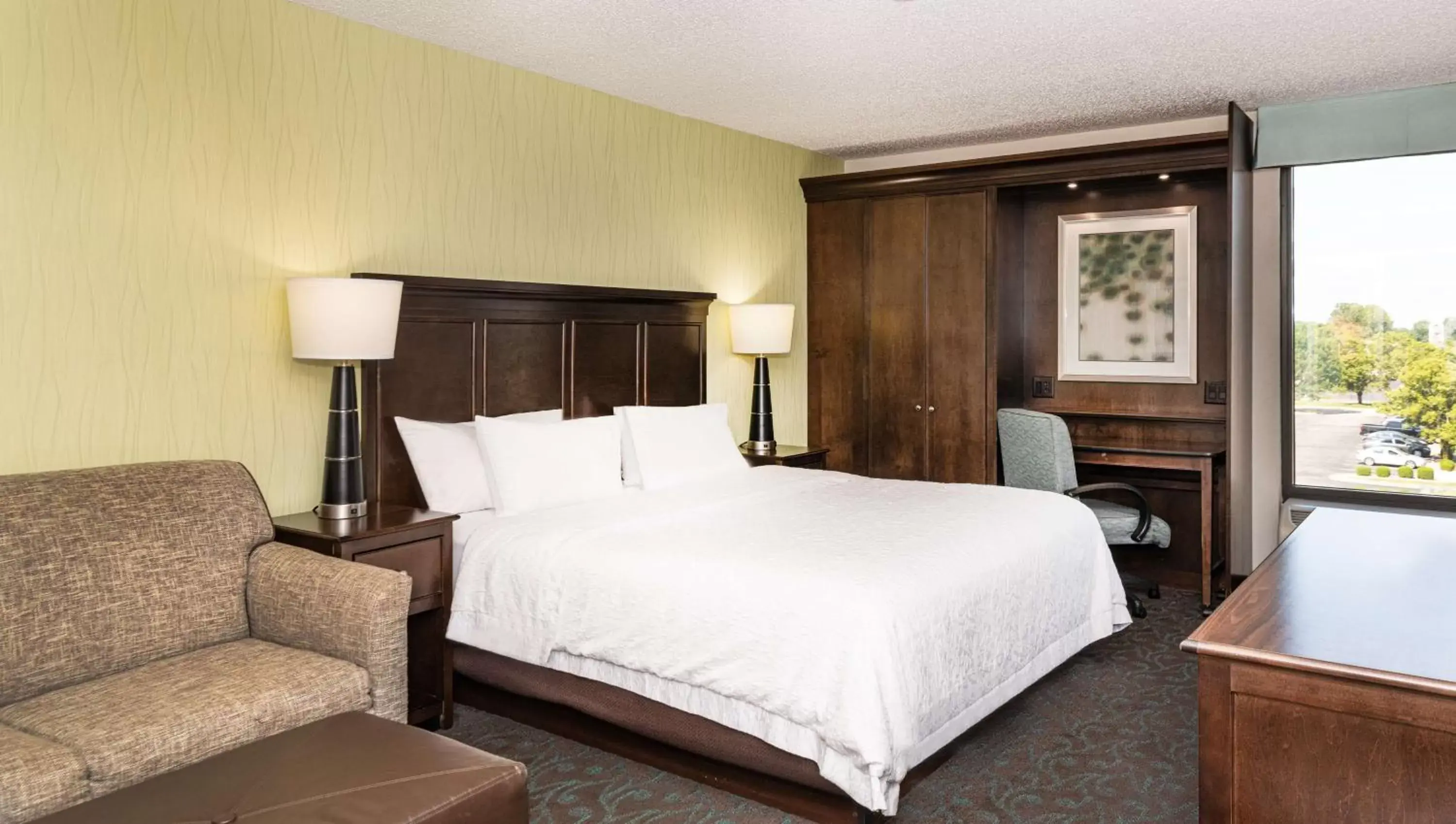 Bedroom, Bed in Hampton Inn Evansville