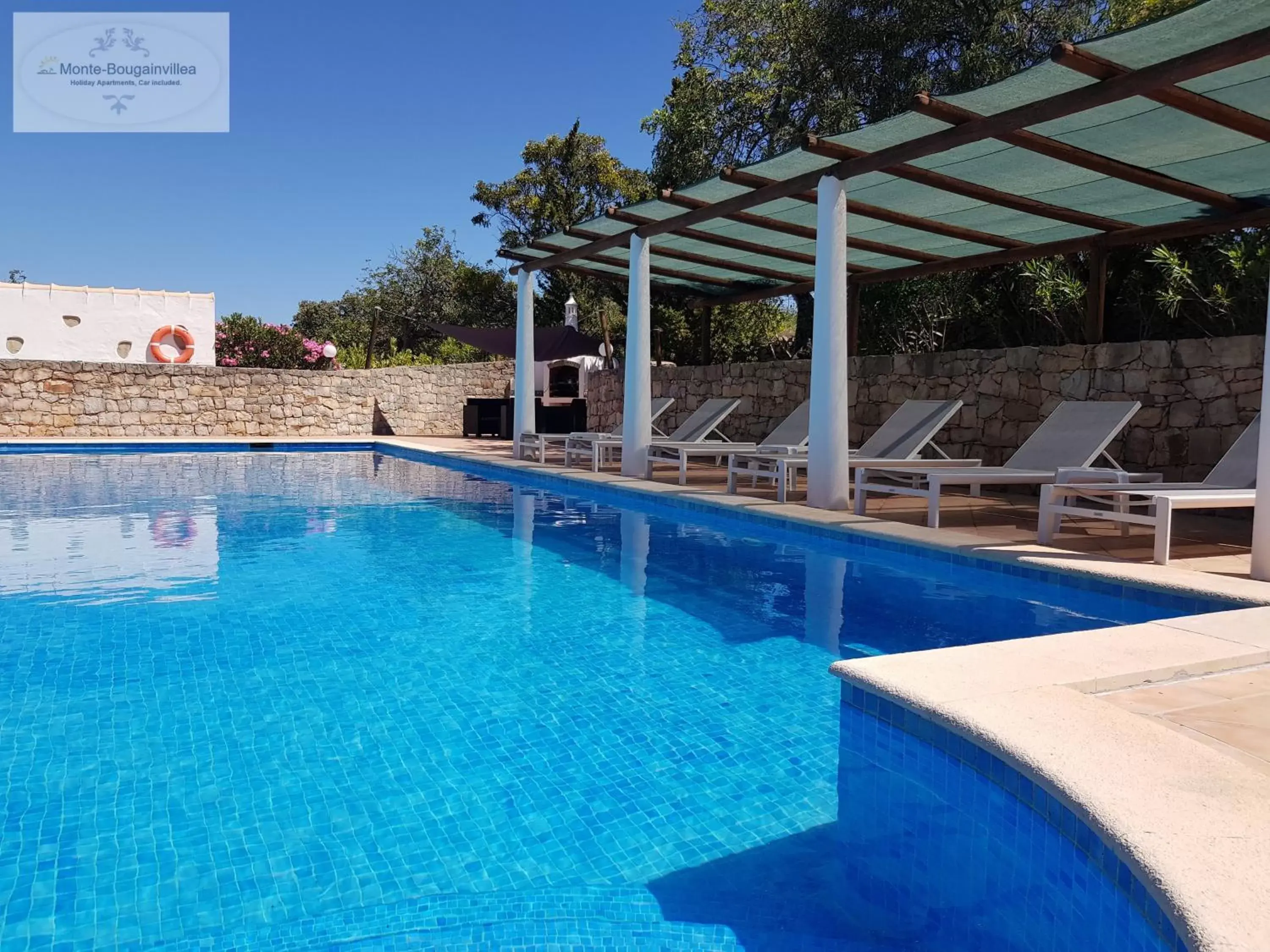 Swimming Pool in Monte-Bougainvillea