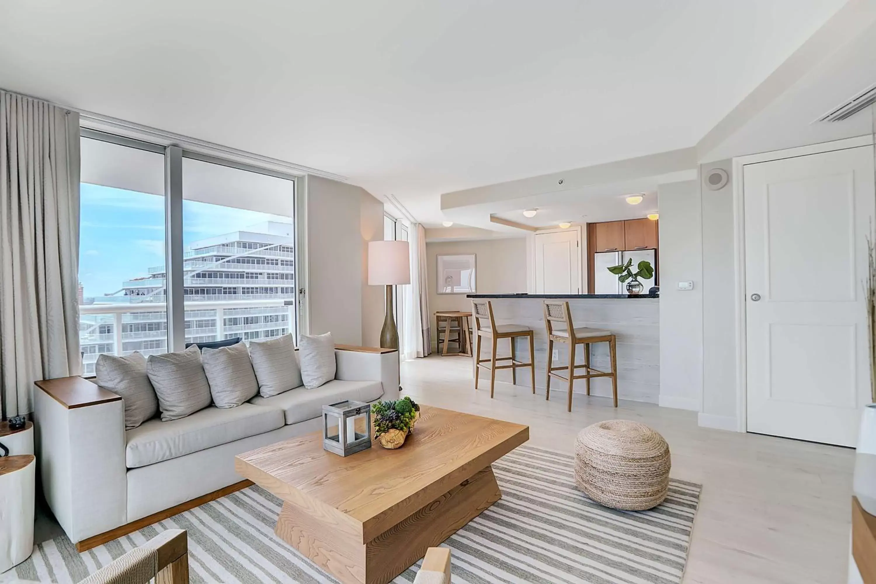 Living room, Seating Area in Hilton Fort Lauderdale Beach Resort