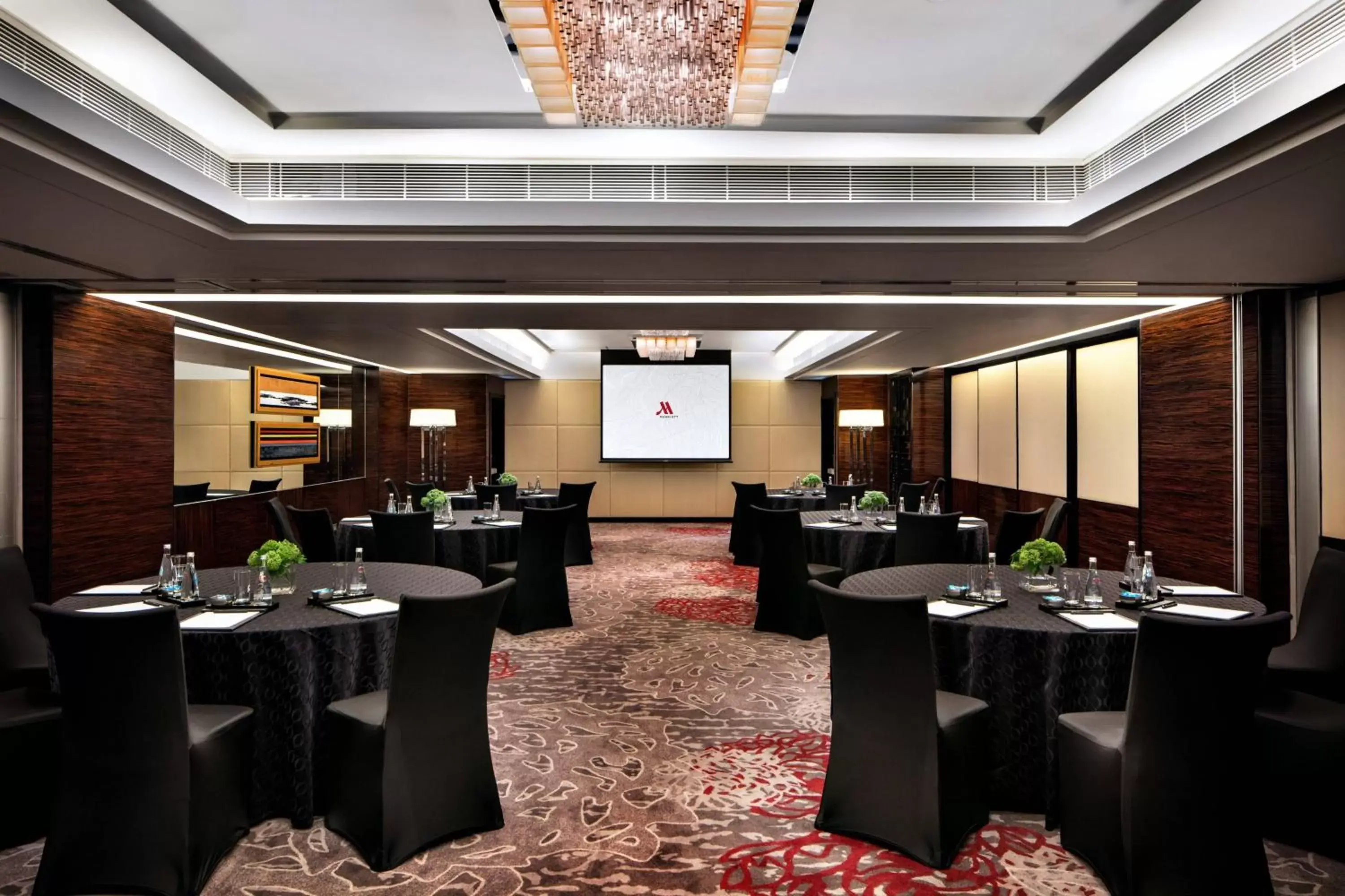 Meeting/conference room, Restaurant/Places to Eat in Hong Kong SkyCity Marriott Hotel