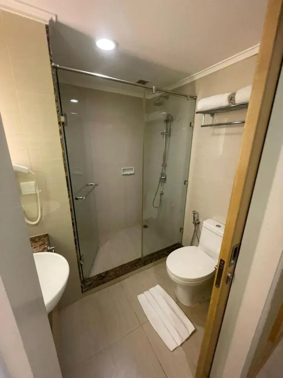 Bathroom in All Sedayu Hotel Kelapa Gading