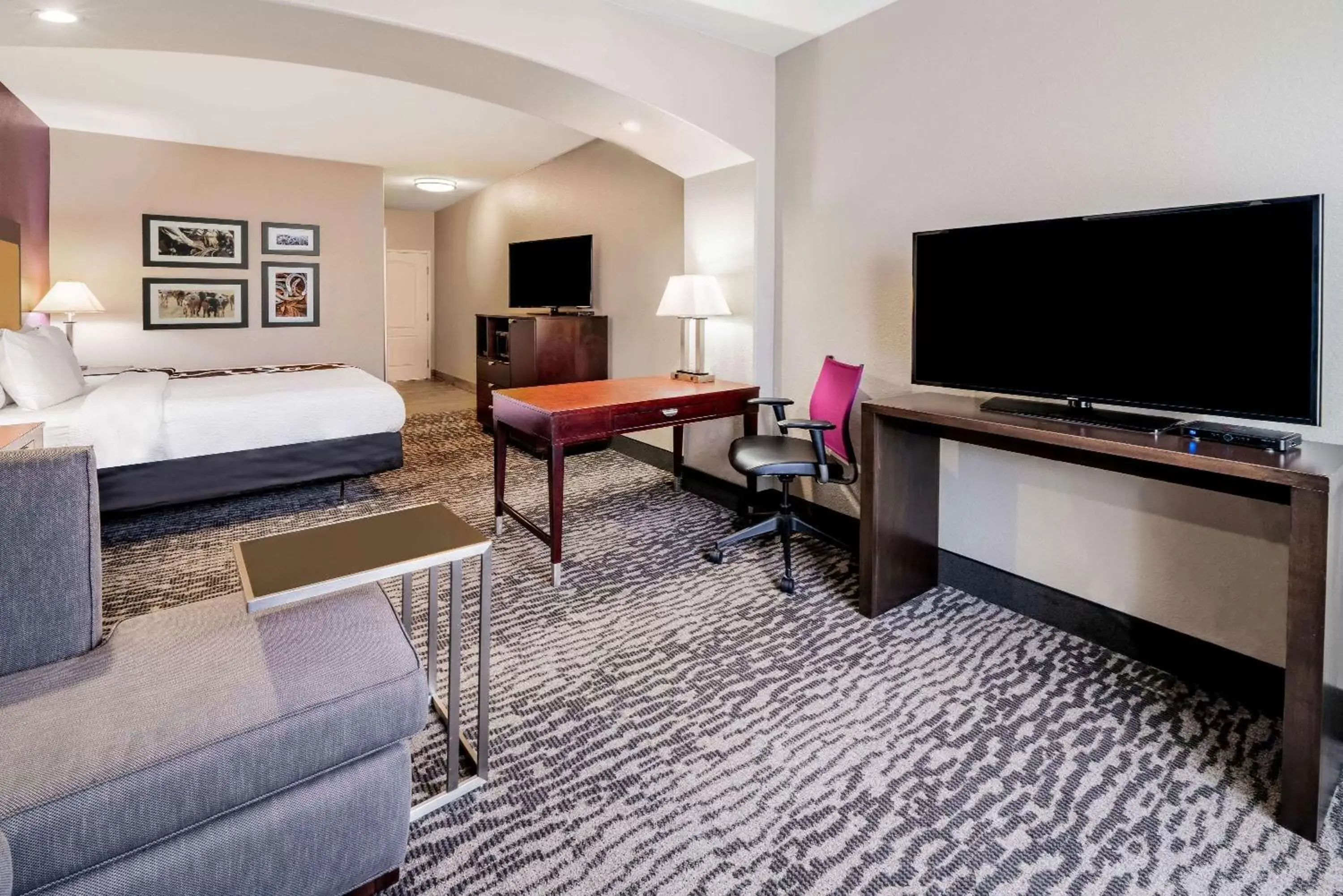 Executive King Room in La Quinta by Wyndham DFW Airport West - Bedford Executive King Room in La Quinta by Wyndham DFW Airport West - Bedford