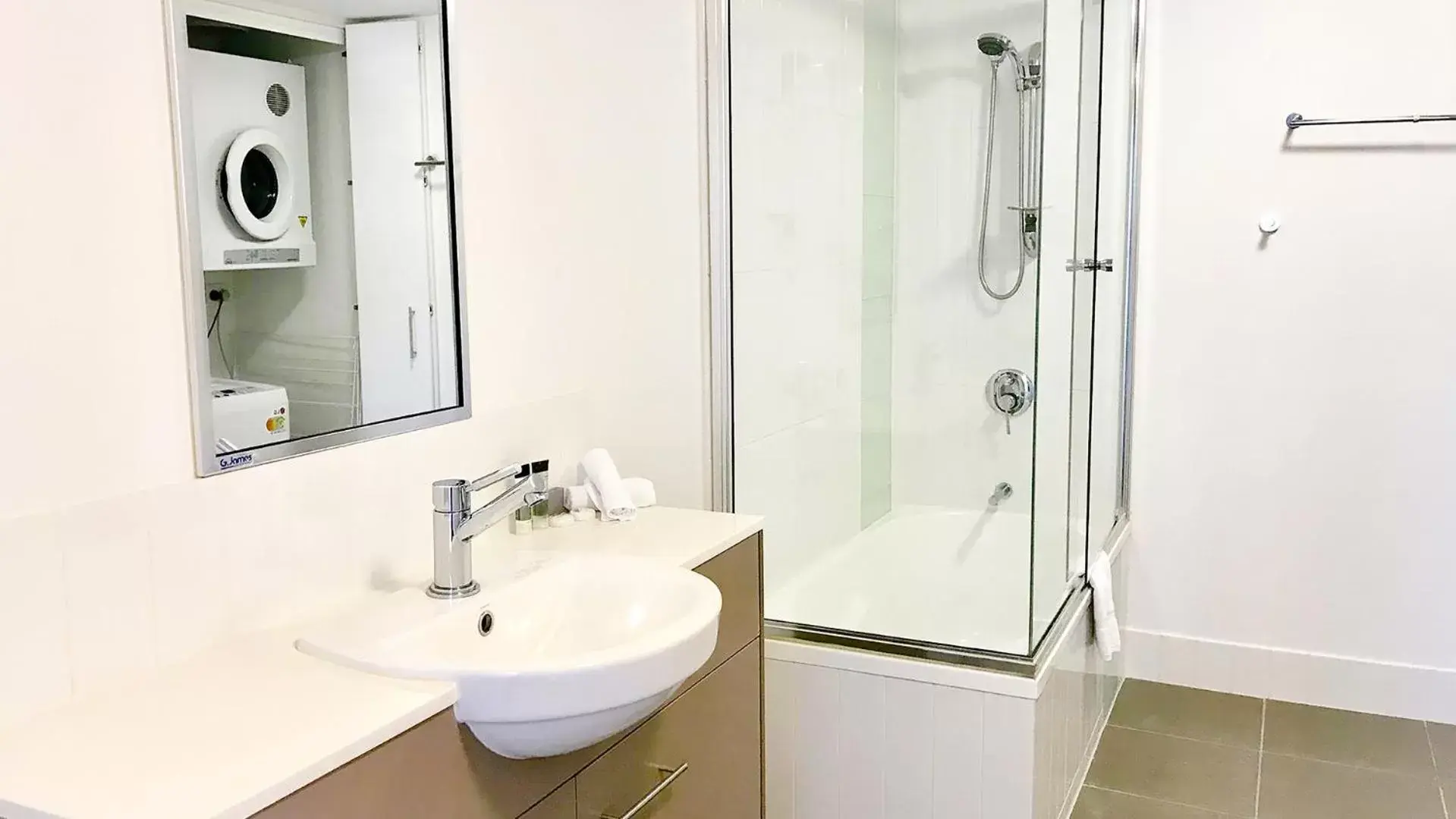 Bathroom in Oaks Townsville Gateway Suites