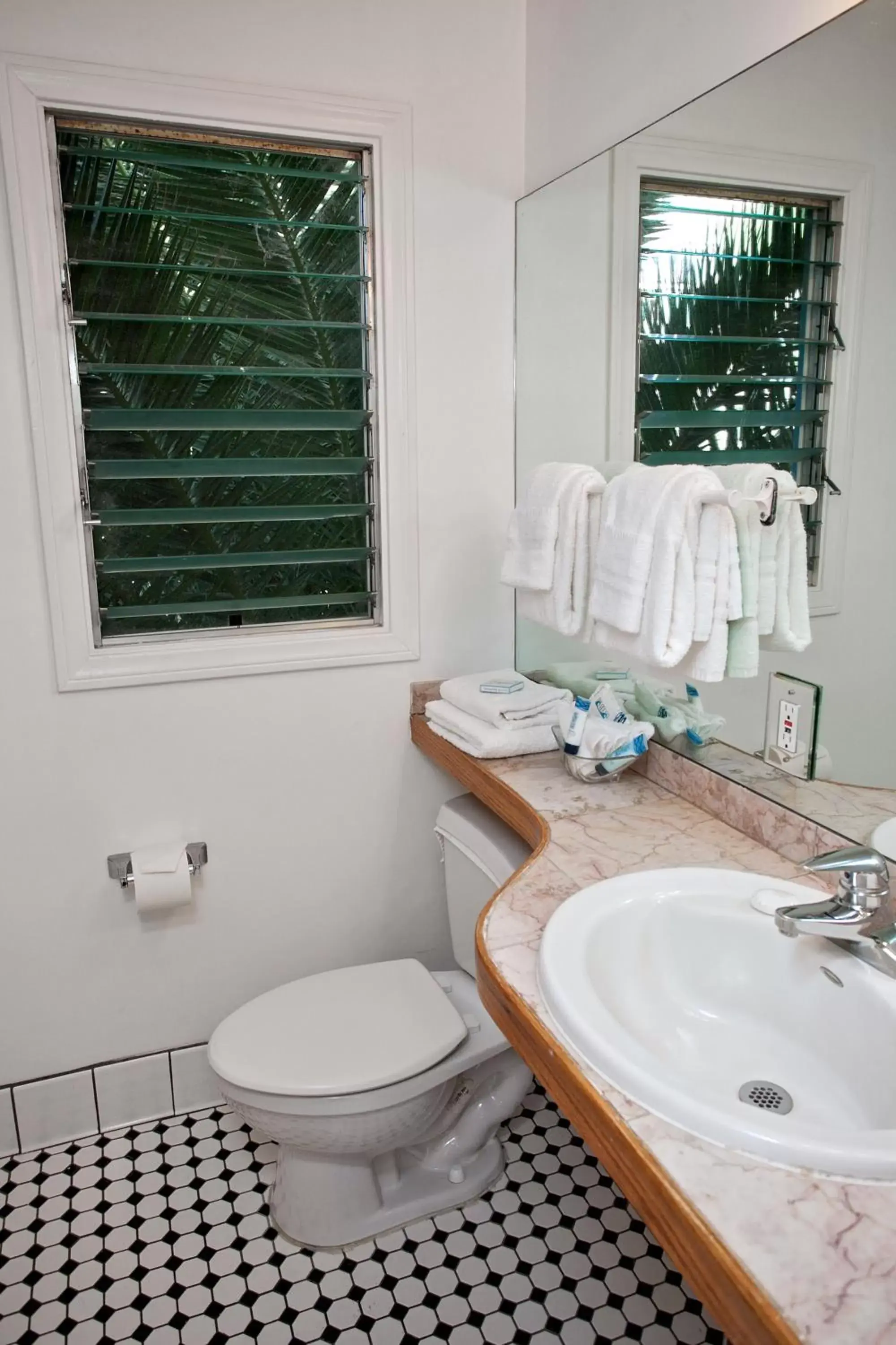 Bathroom in Ocean Lodge Santa Monica Beach Hotel