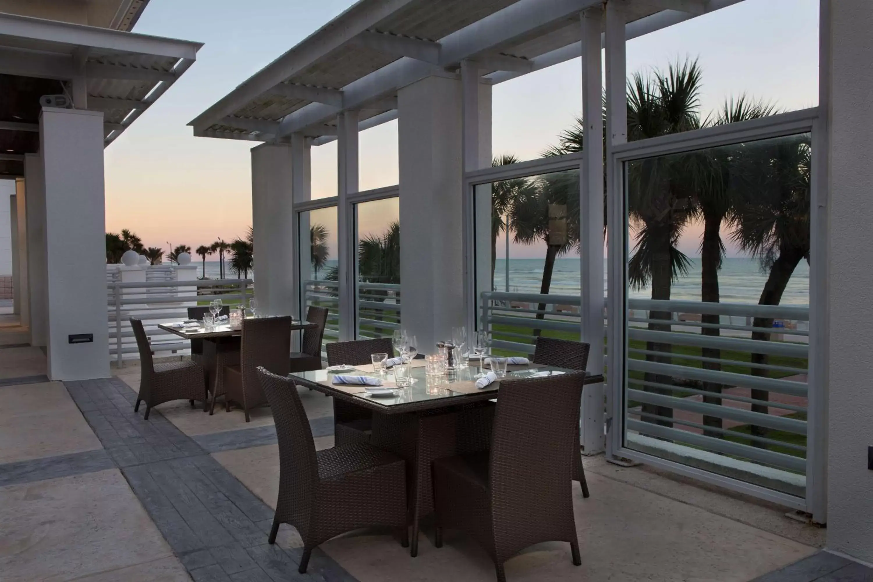 Restaurant/places to eat in Hilton Daytona Beach Resort Restaurant/places to eat in Hilton Daytona Beach Resort