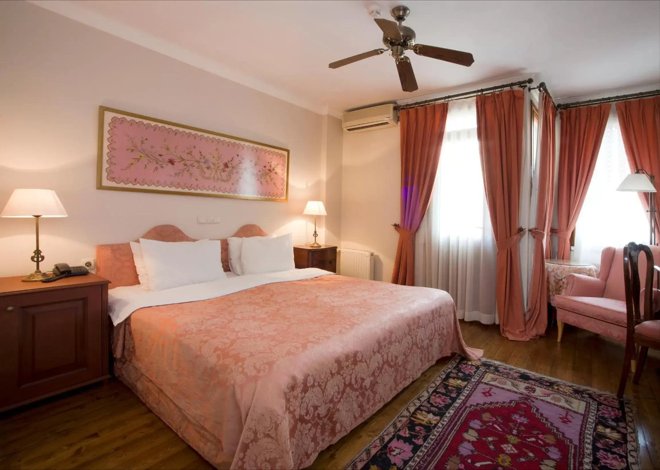 Bedroom, Bed in Hotel Sari Konak