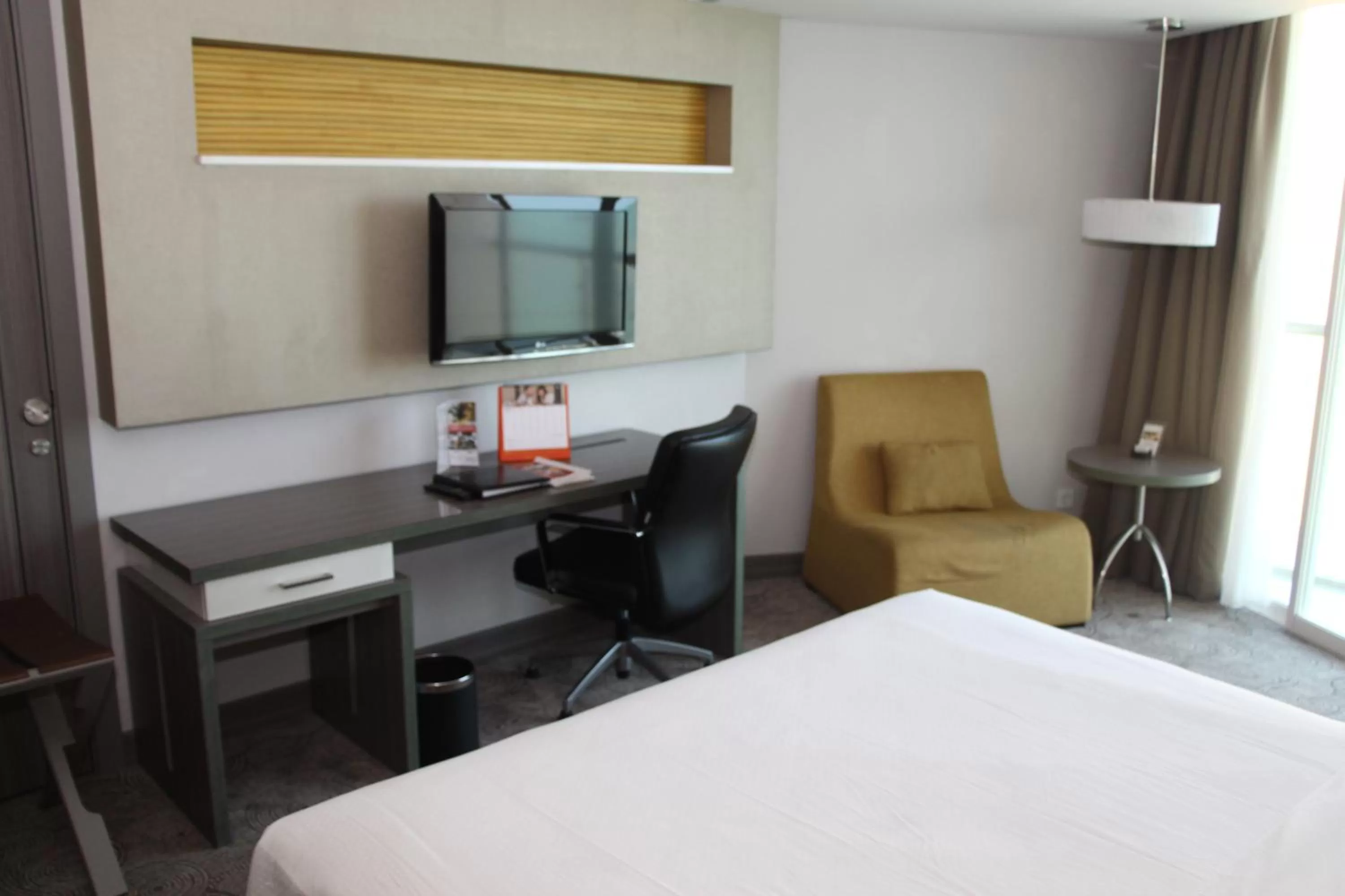 TV and multimedia, Bed in Swiss-Belhotel Balikpapan
