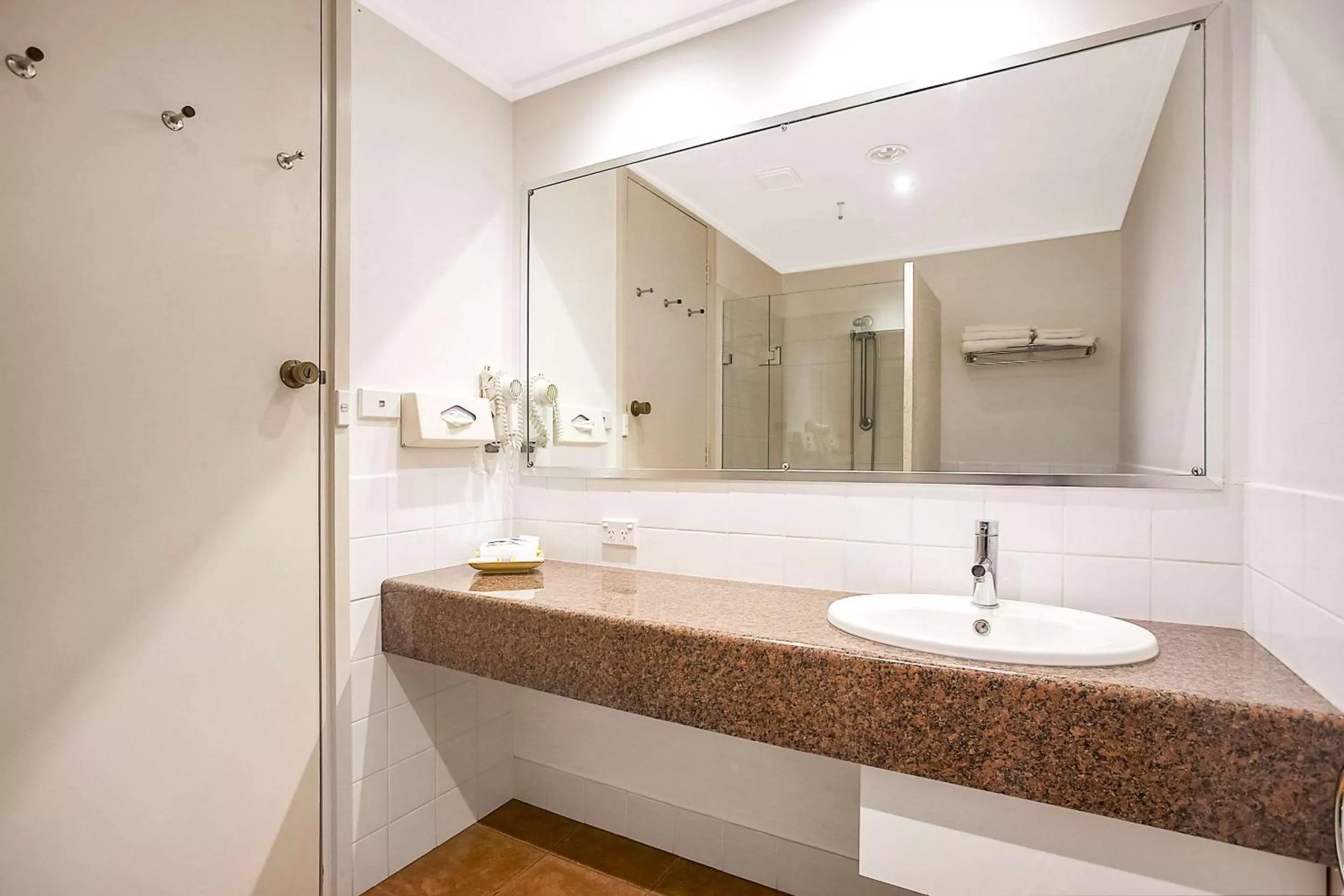 Bedroom in Richmond Henty Hotel