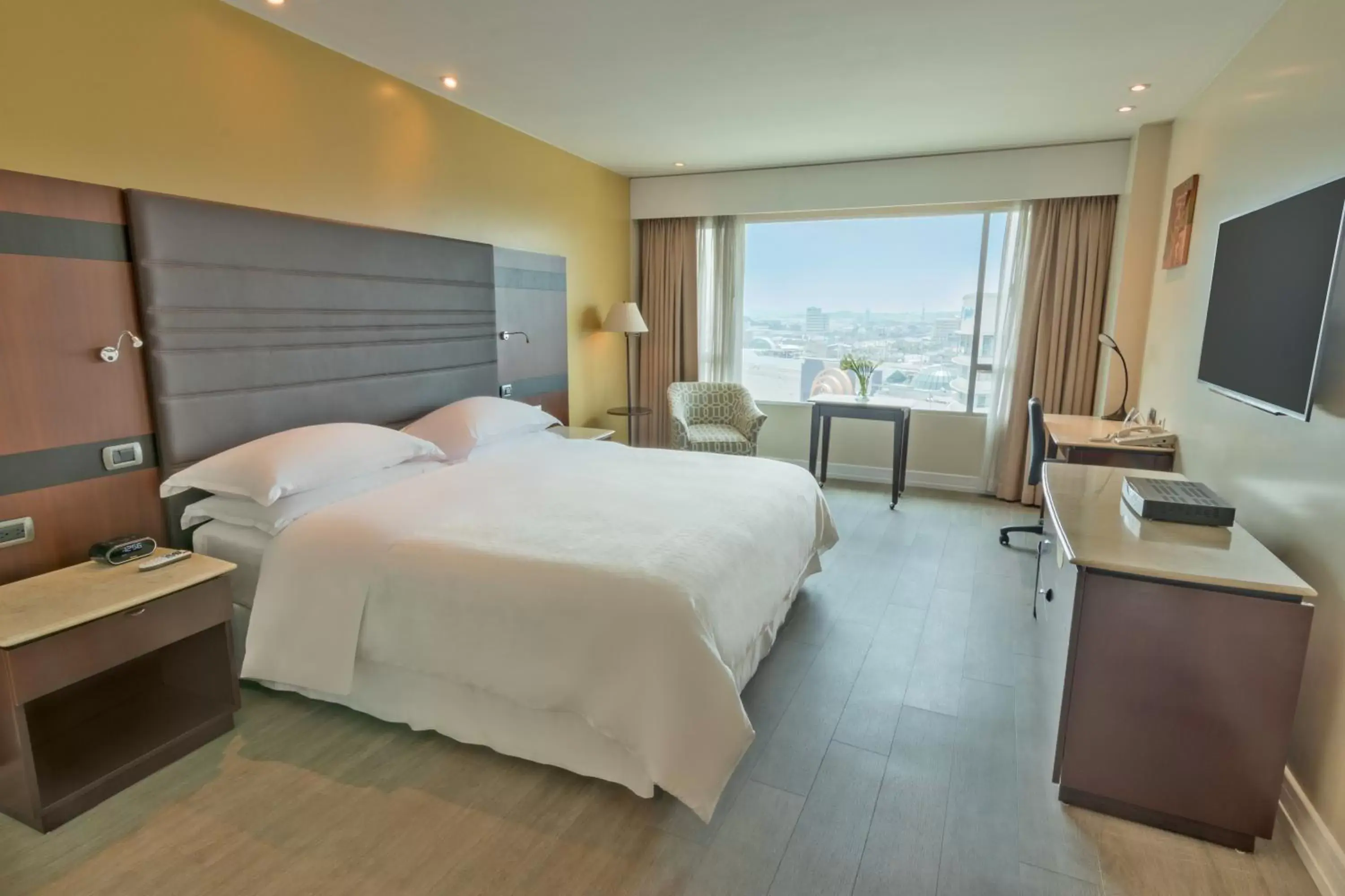 Bed in Sheraton Guayaquil