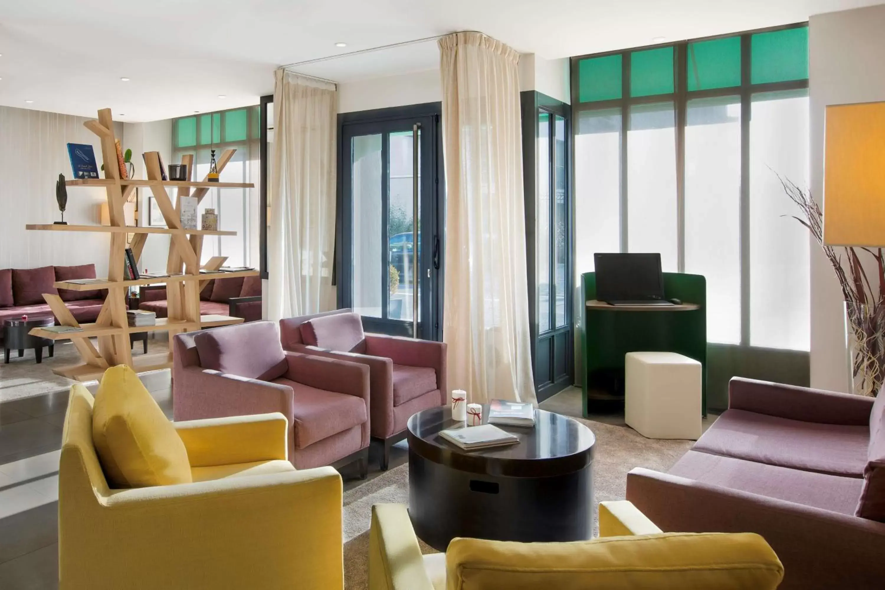 Lobby or reception, Seating Area in Best Western Rives de Paris La Defense