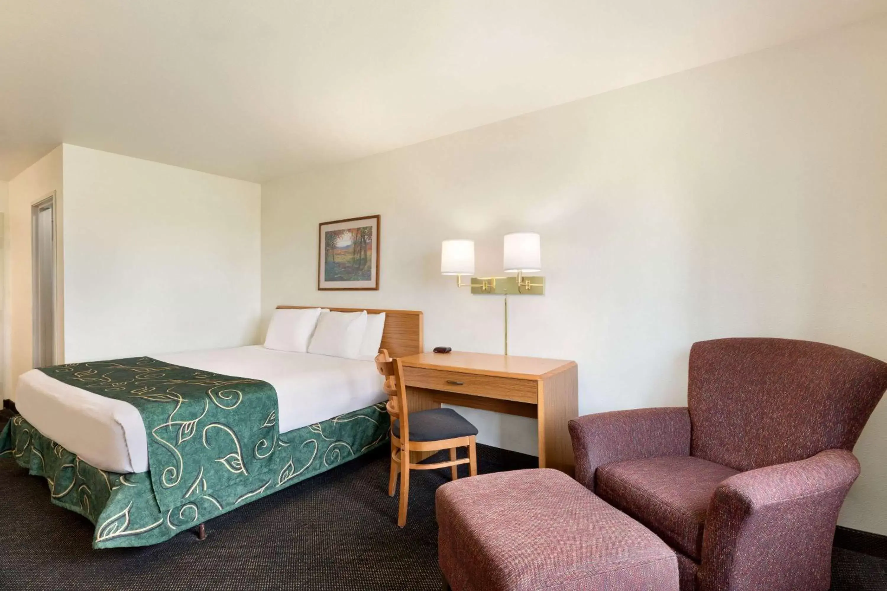 Photo of the whole room in Travelodge by Wyndham Sharon Springs
