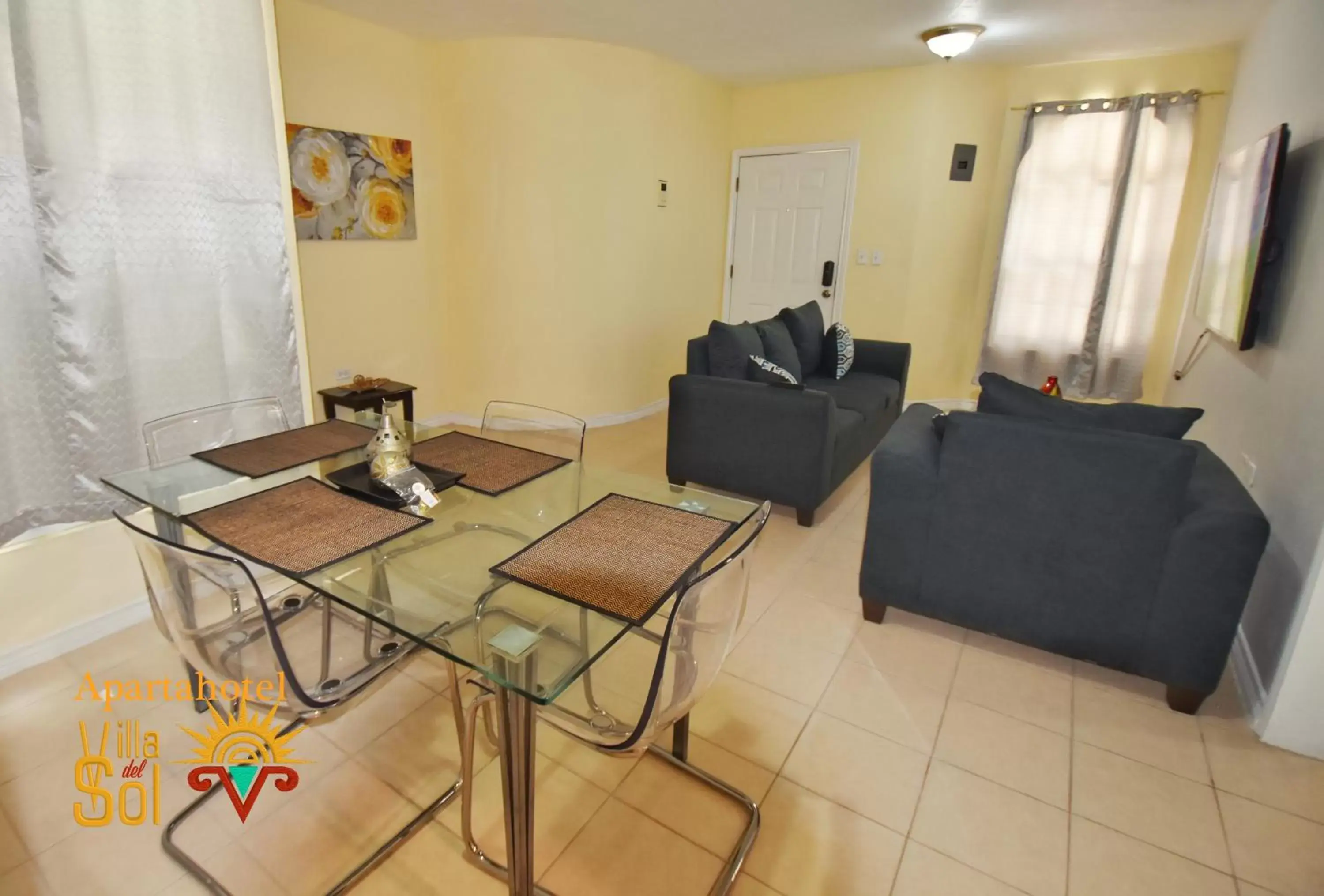 Dining Area in Villa Del Sol