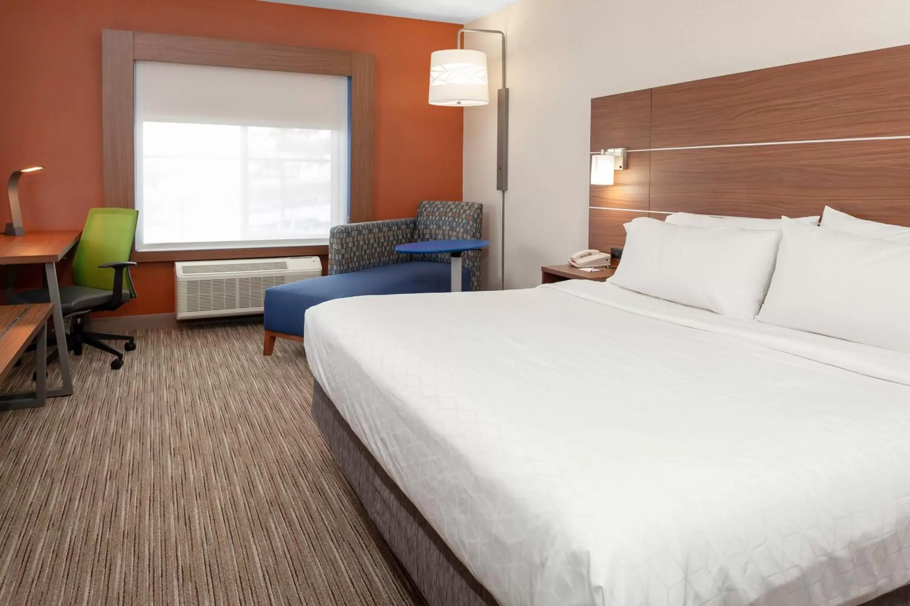 Photo of the whole room, Bed in Holiday Inn Express Hotel & Suites Coeur D'Alene I-90 Exit 11, an IHG Hotel