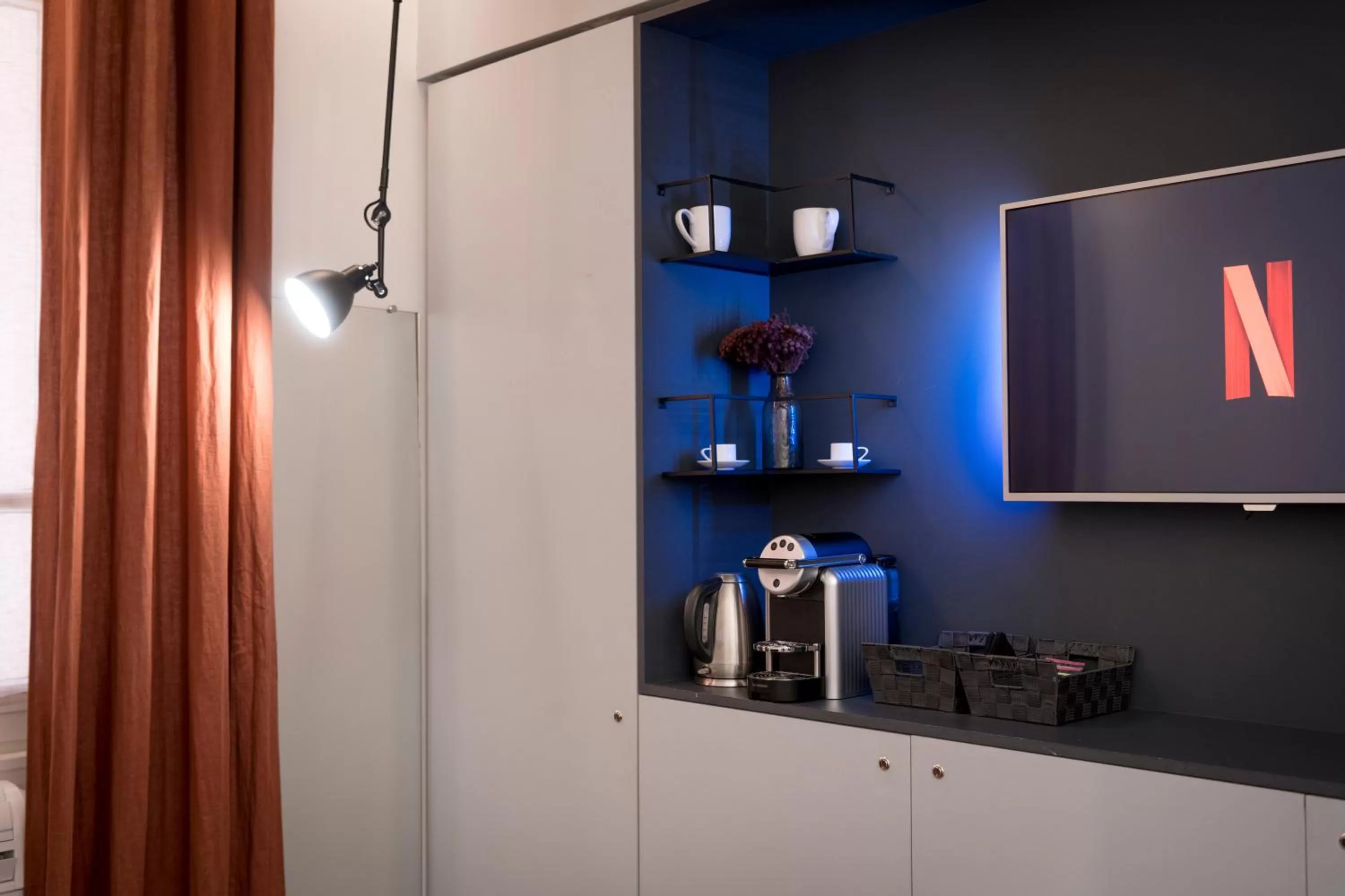 TV and multimedia, Kitchen/Kitchenette in MiHotel Charité