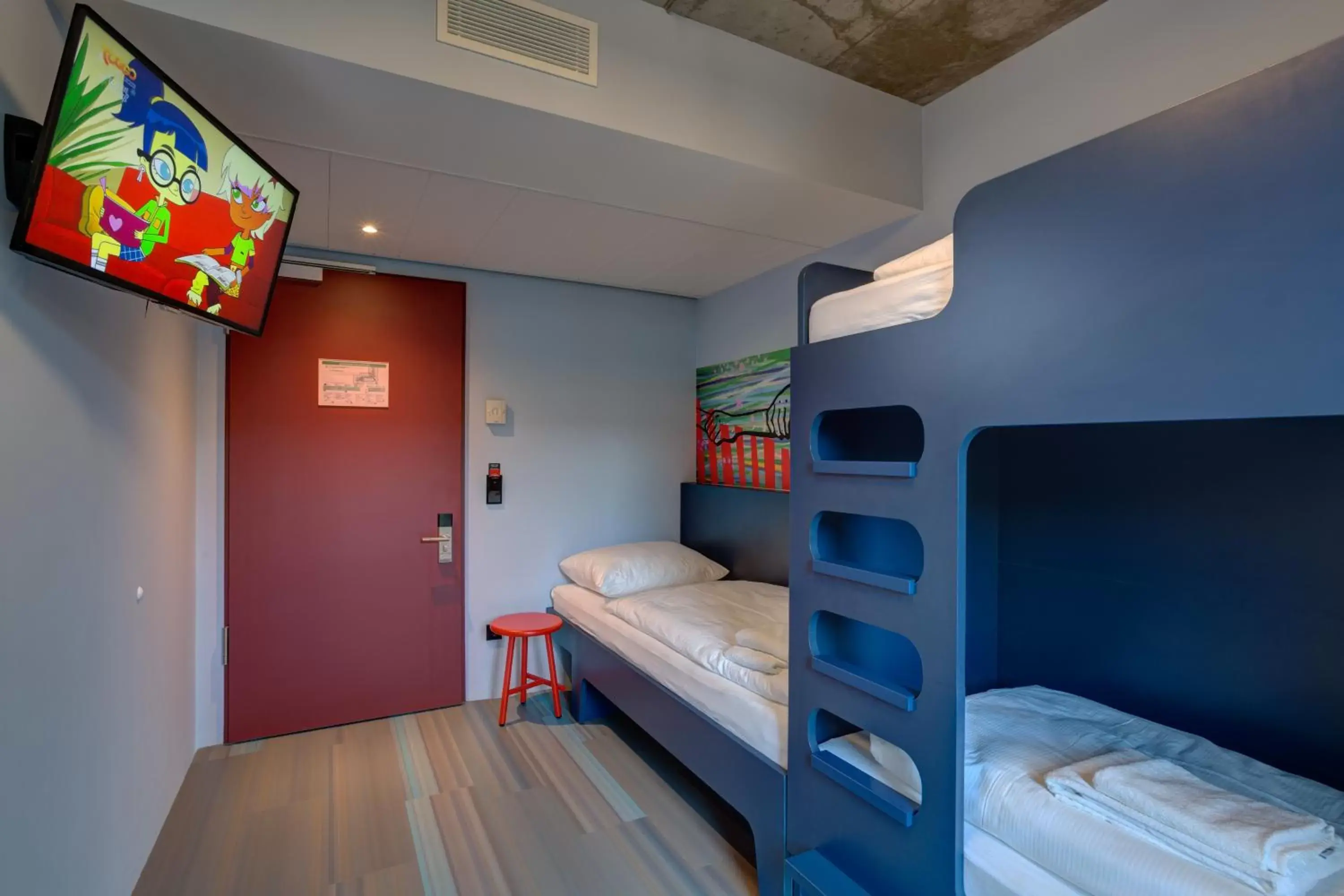 Photo of the whole room, Bunk Bed in MEININGER Hotel Berlin East Side Gallery