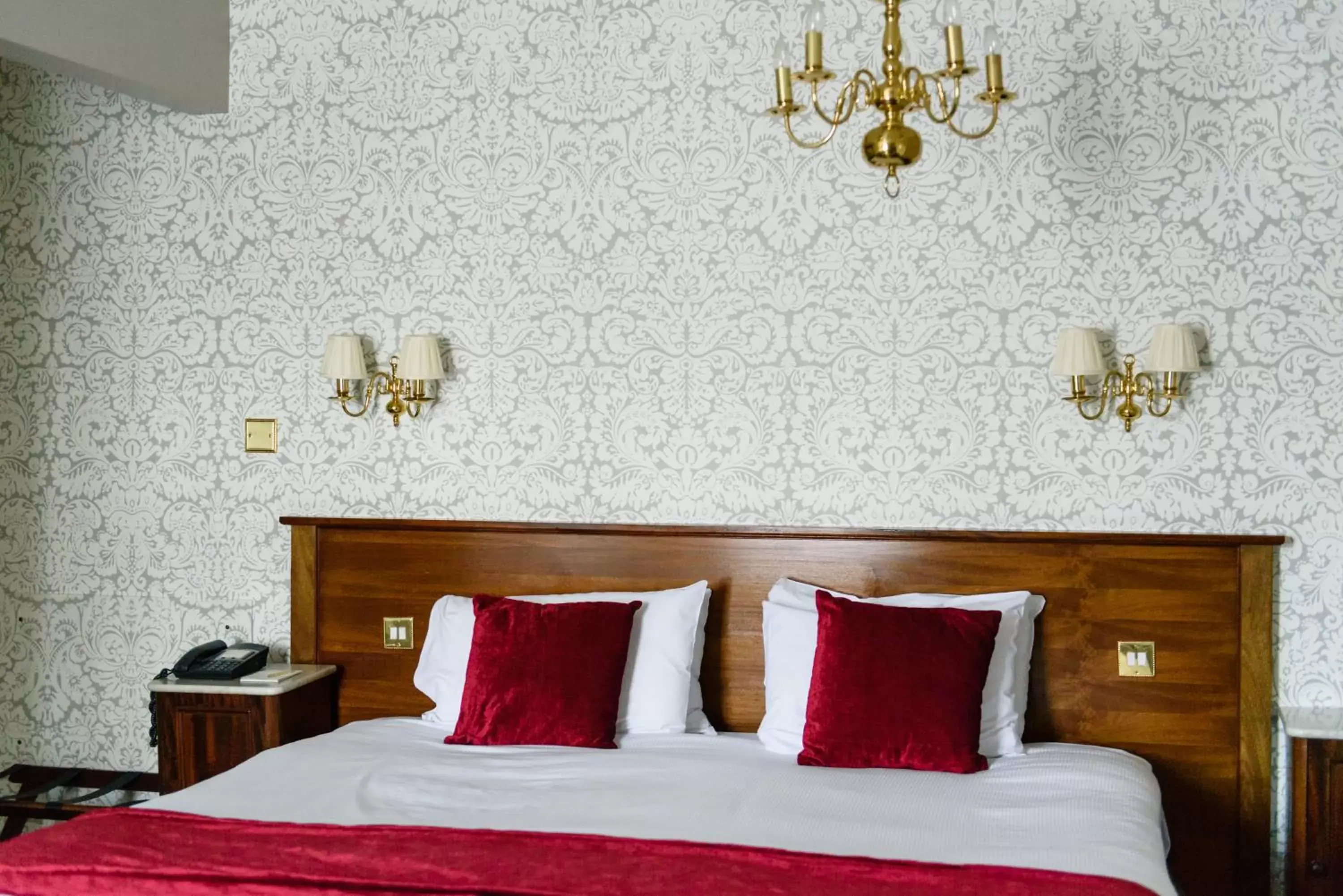 Bedroom, Bed in Old Hall Hotel