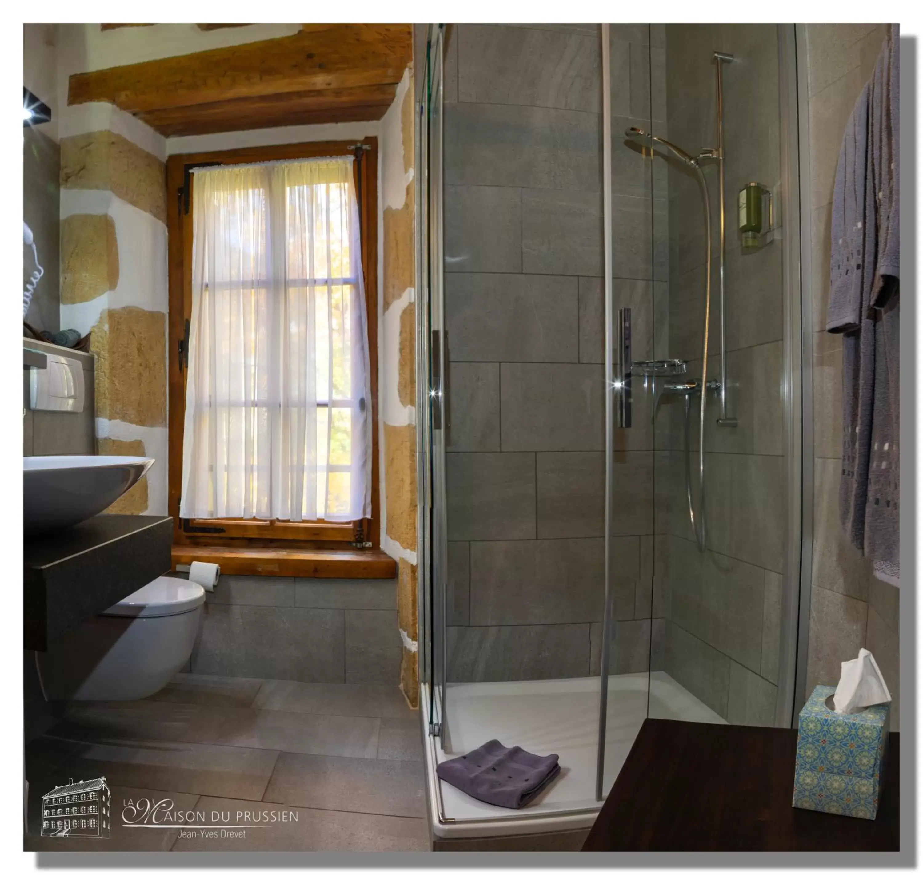 Photo of the whole room, Bathroom in Hôtel La Maison du Prussien