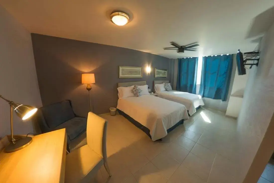 Queen Room with Two Queen Beds in Hotel Siena Queen Room with Two Queen Beds in Hotel Siena