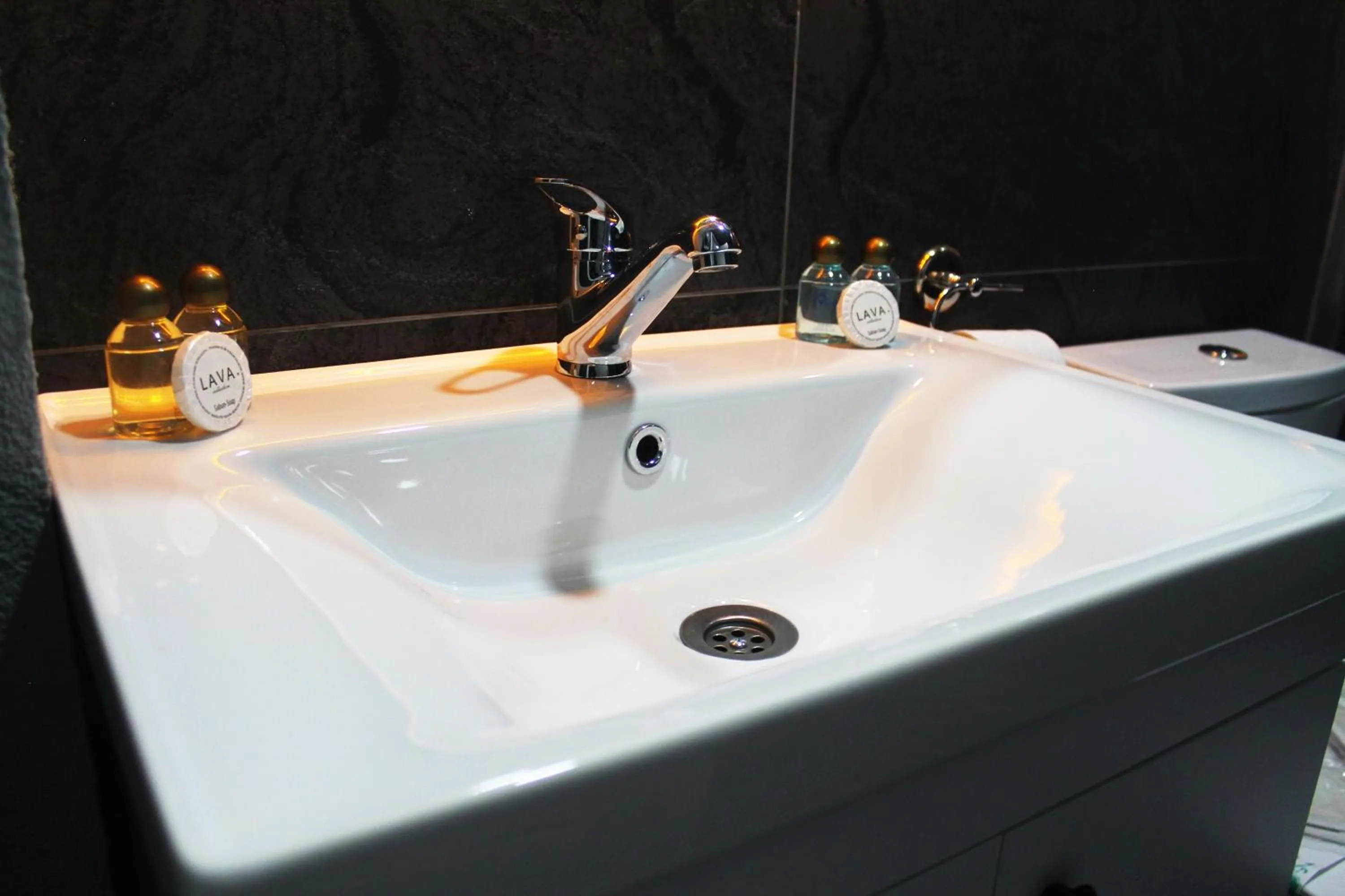 Bathroom in Skylon Airport Hotel