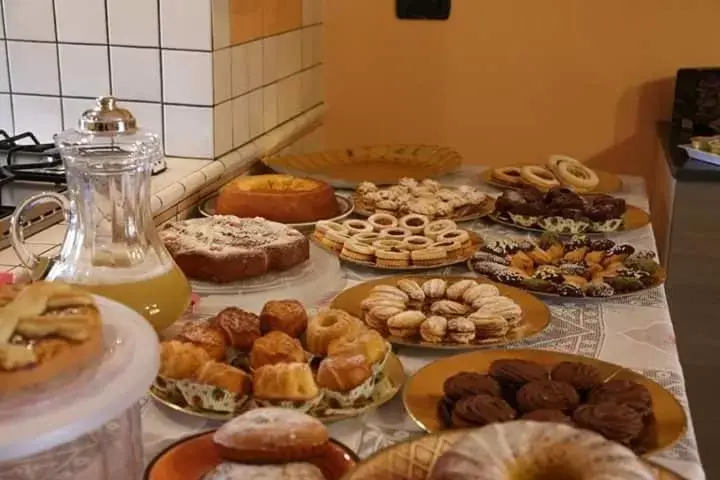 Communal kitchen, Food in Villa Manno