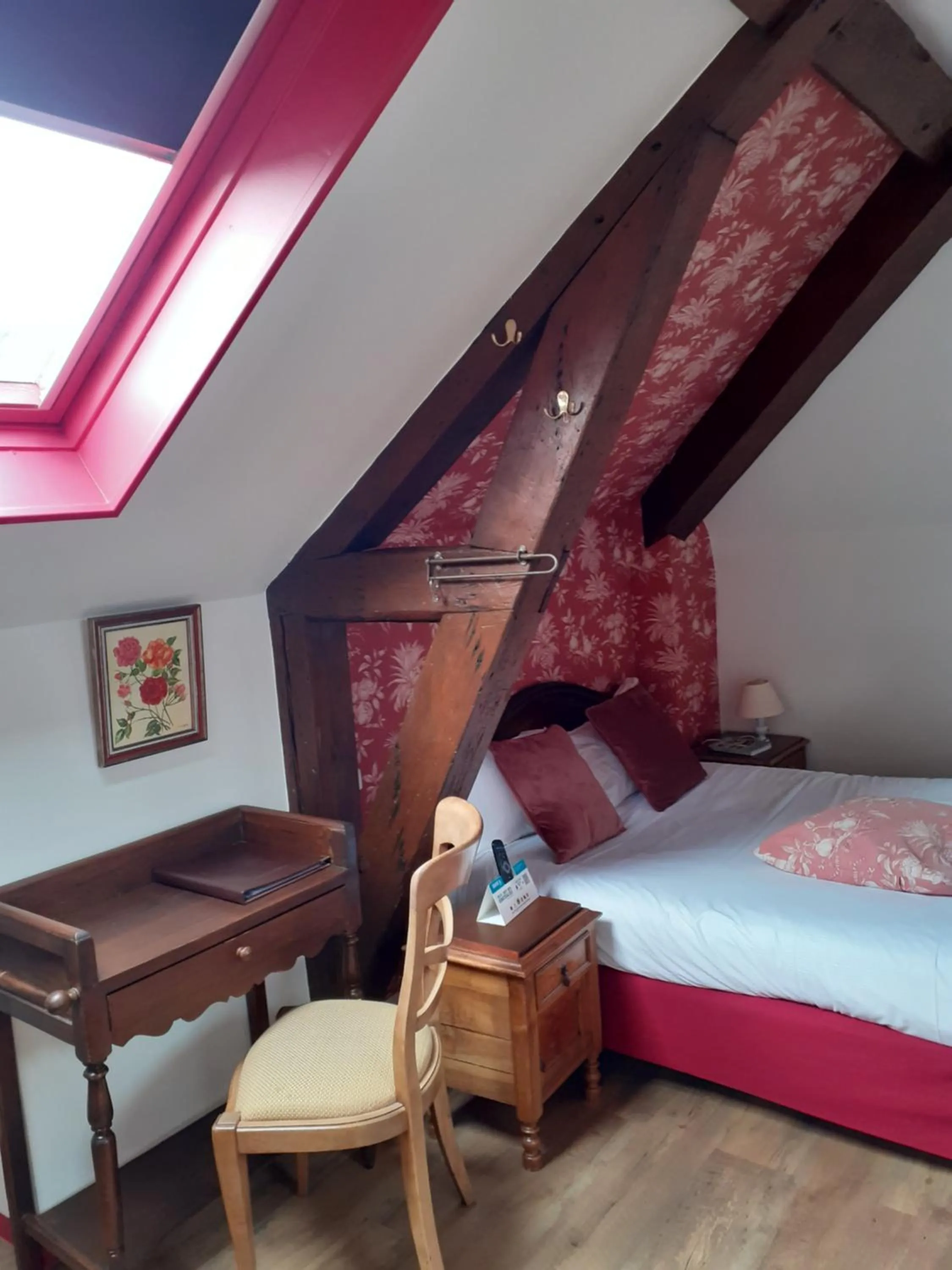 Bedroom, Bed in Hotel de Charme La Bonne Adresse - Logis hotels