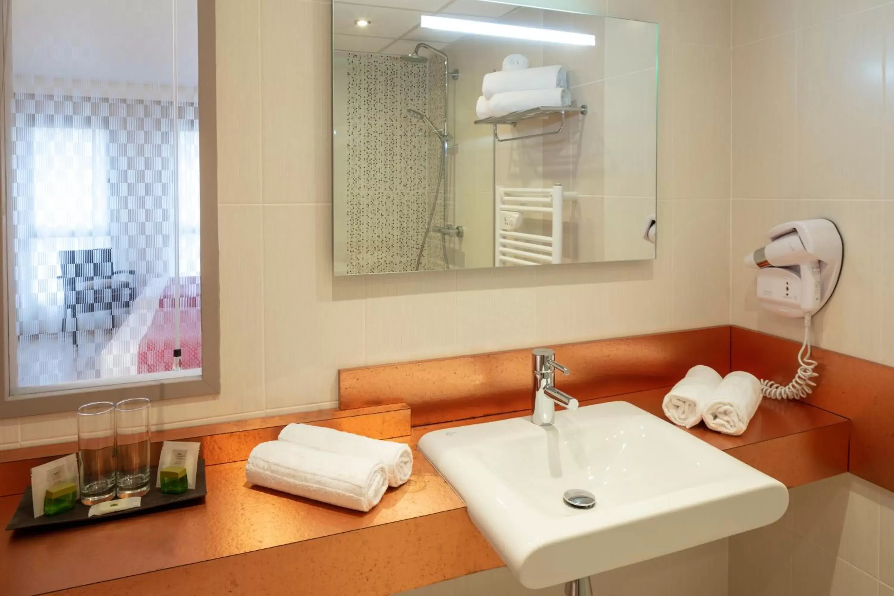 Shower, Bathroom in Hotel La Chaumière