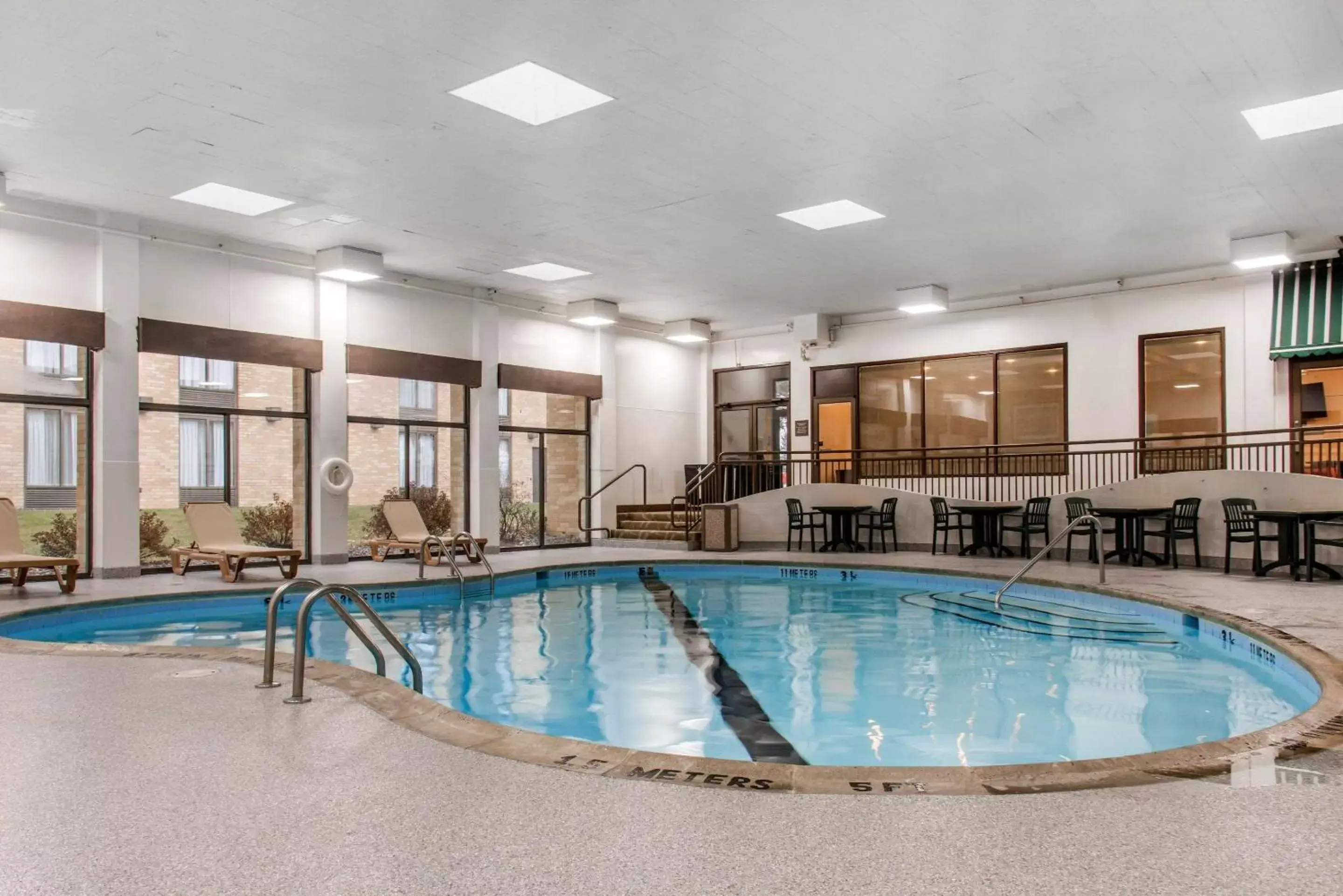 On site, Swimming Pool in Comfort Inn MSP Airport - Mall of America