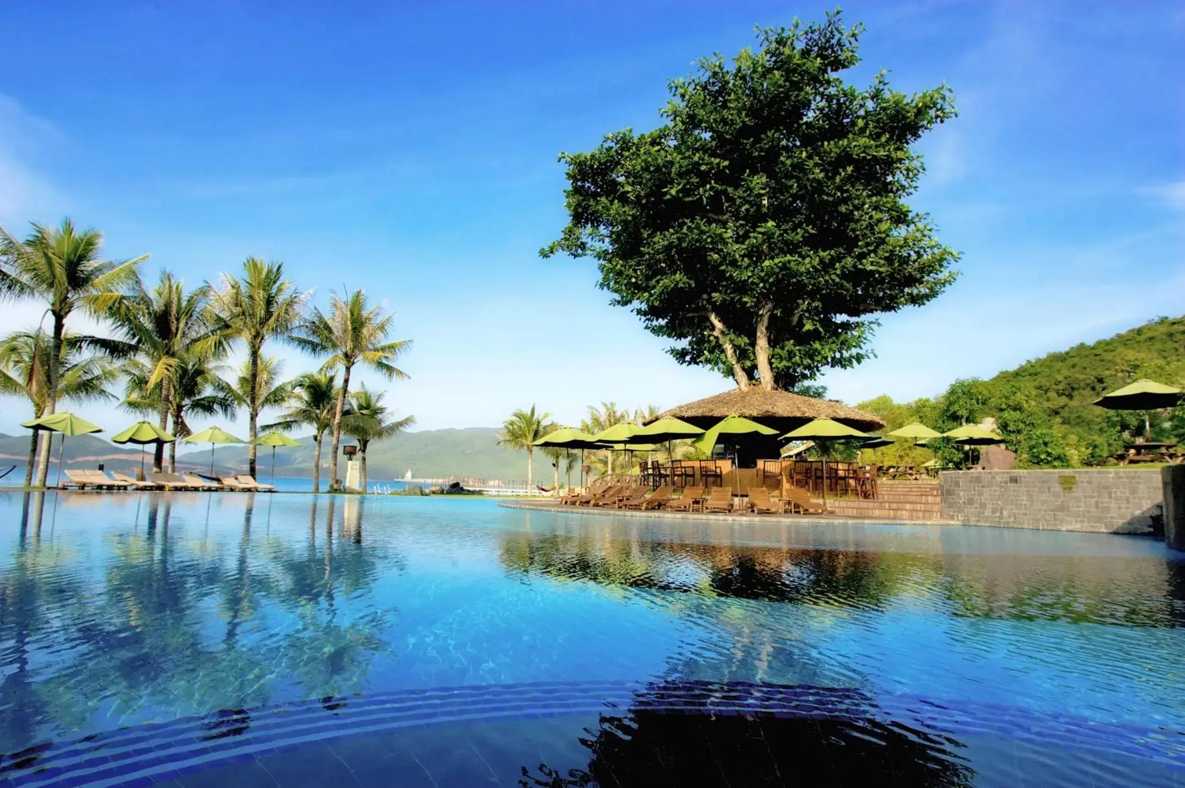 Day, Swimming Pool in Hon Tam Resort