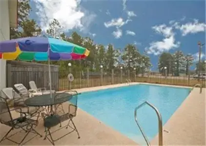 Day, Swimming Pool in Country Hearth Inn & Suites Dawson